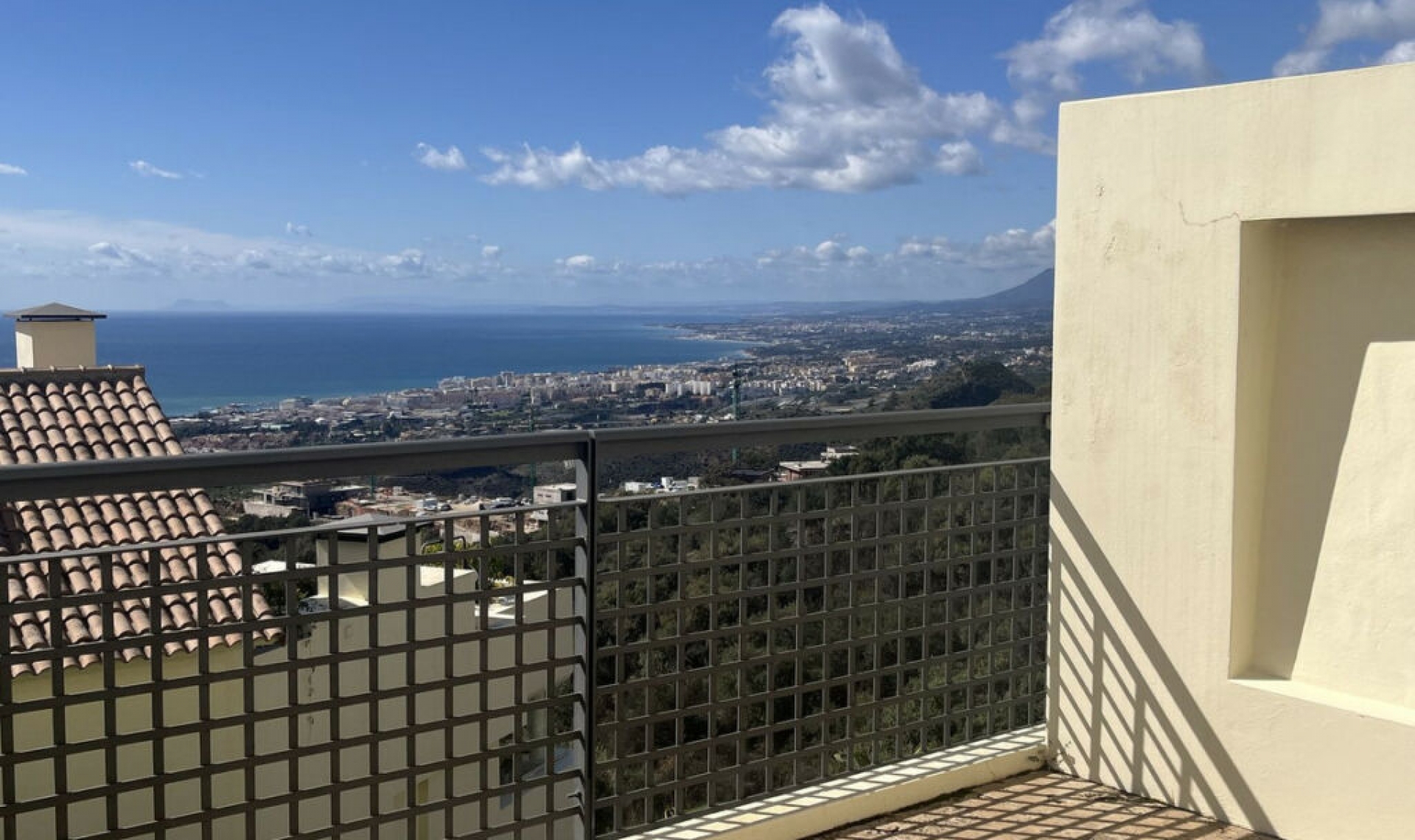 Resale - Apartment -
Altos de los Monteros