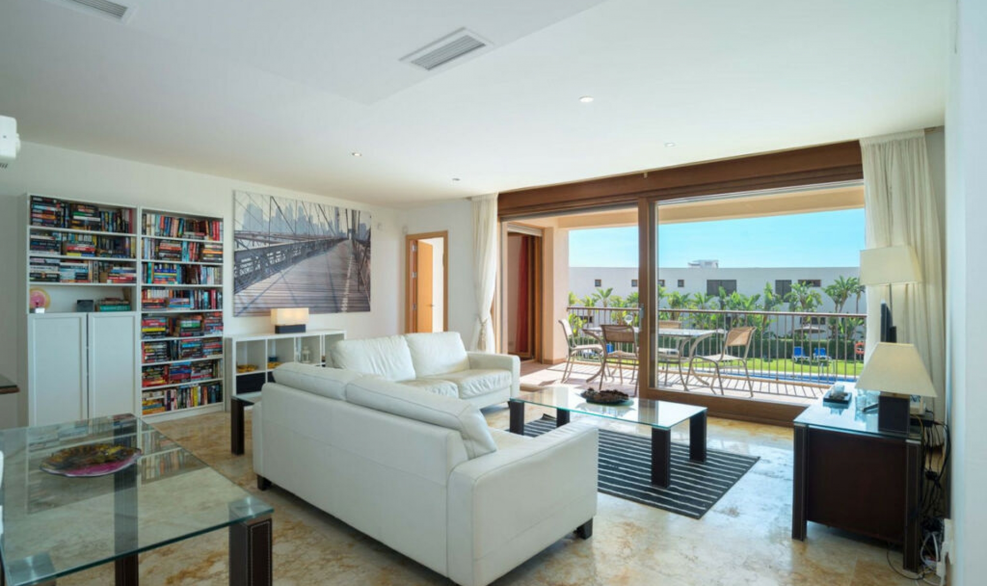 Resale - Apartment -
Altos de los Monteros