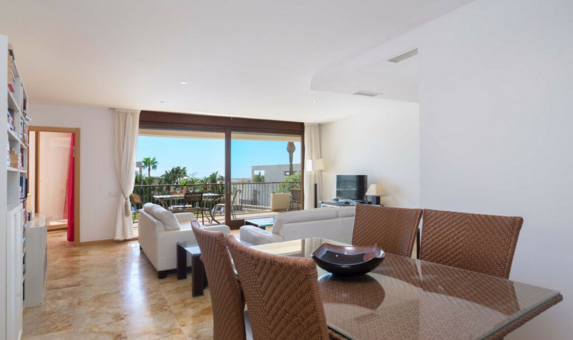 Resale - Apartment -
Altos de los Monteros