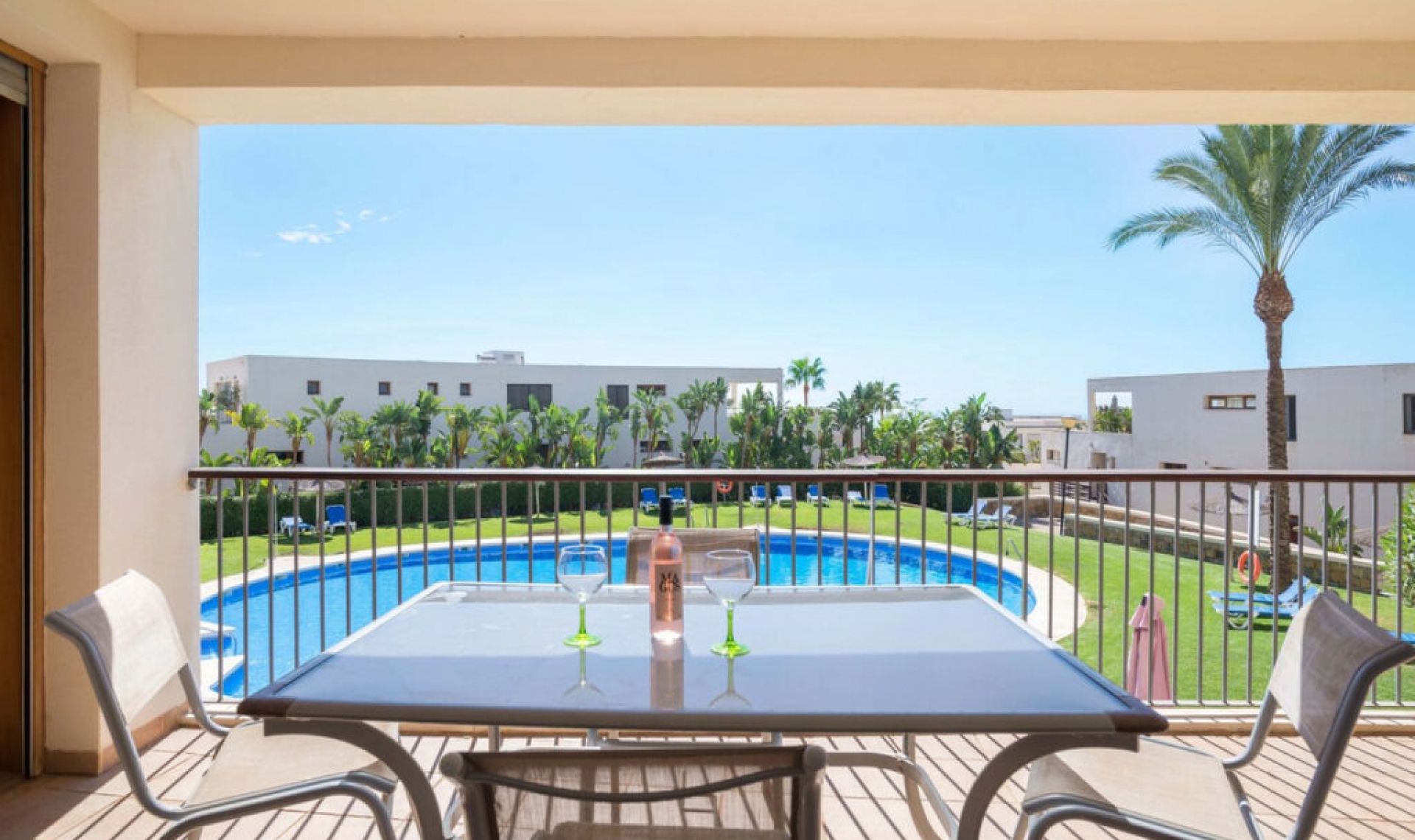 Resale - Apartment -
Altos de los Monteros