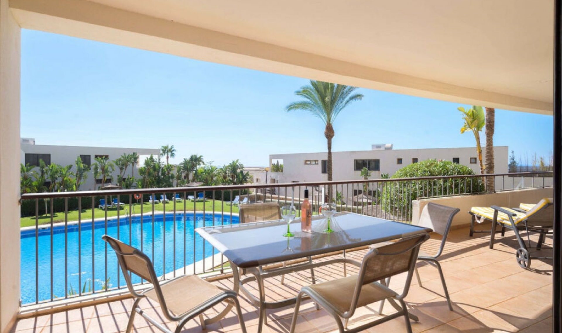 Resale - Apartment -
Altos de los Monteros