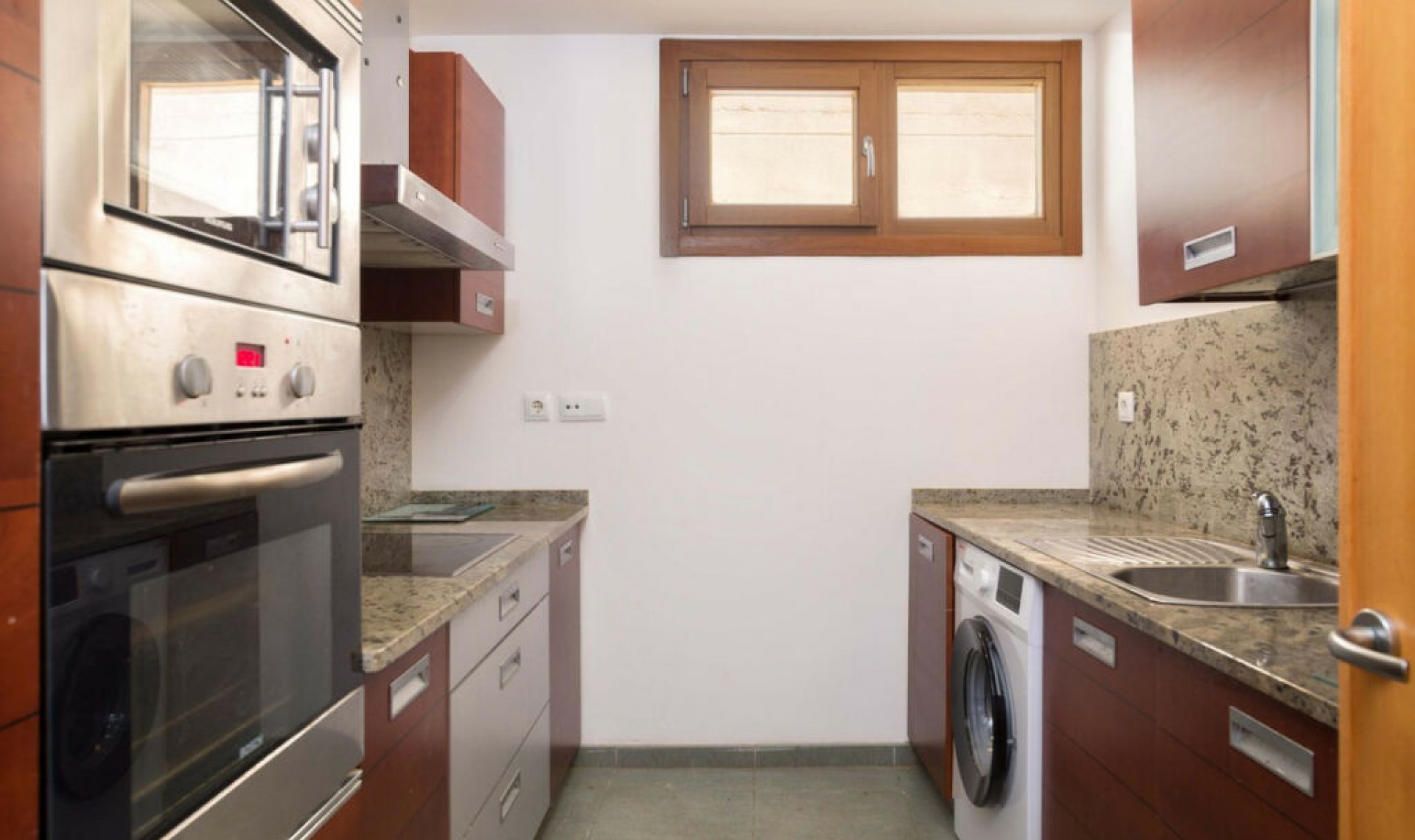 Resale - Apartment -
Altos de los Monteros