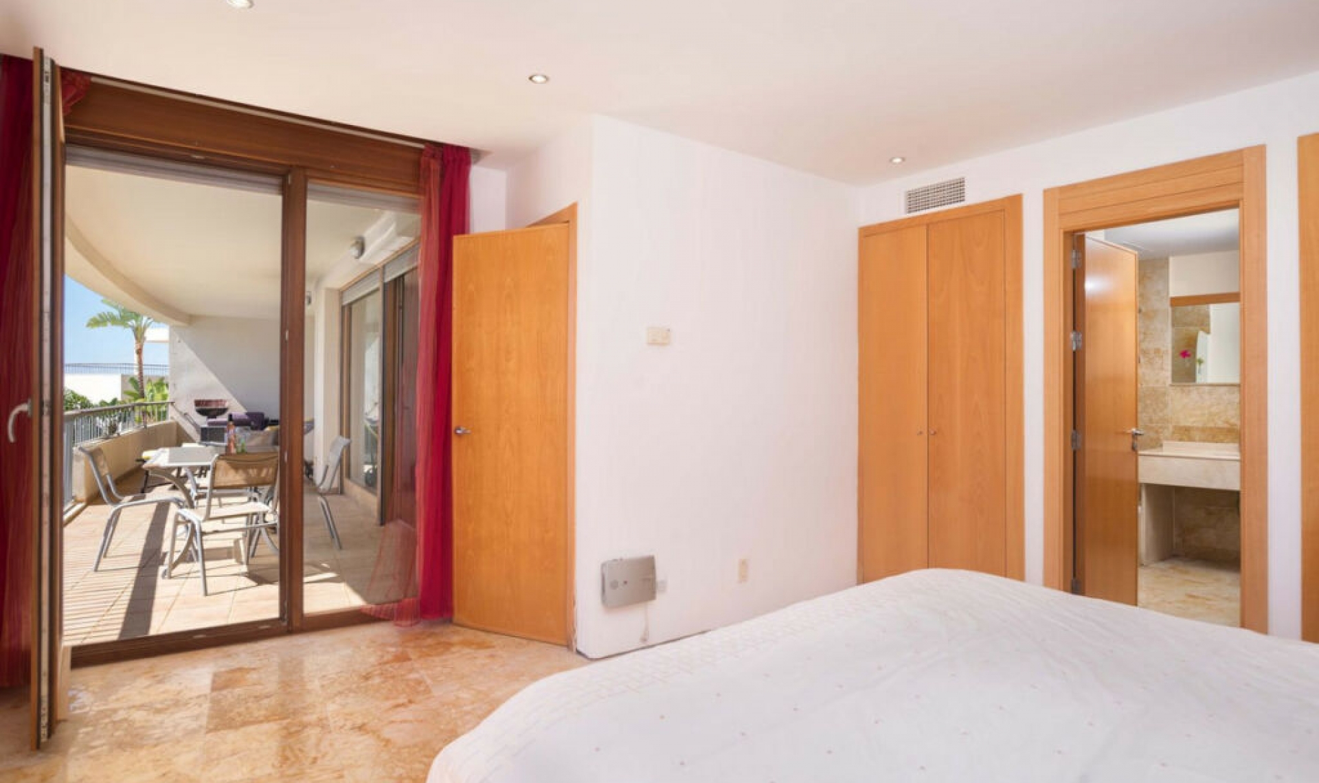 Resale - Apartment -
Altos de los Monteros