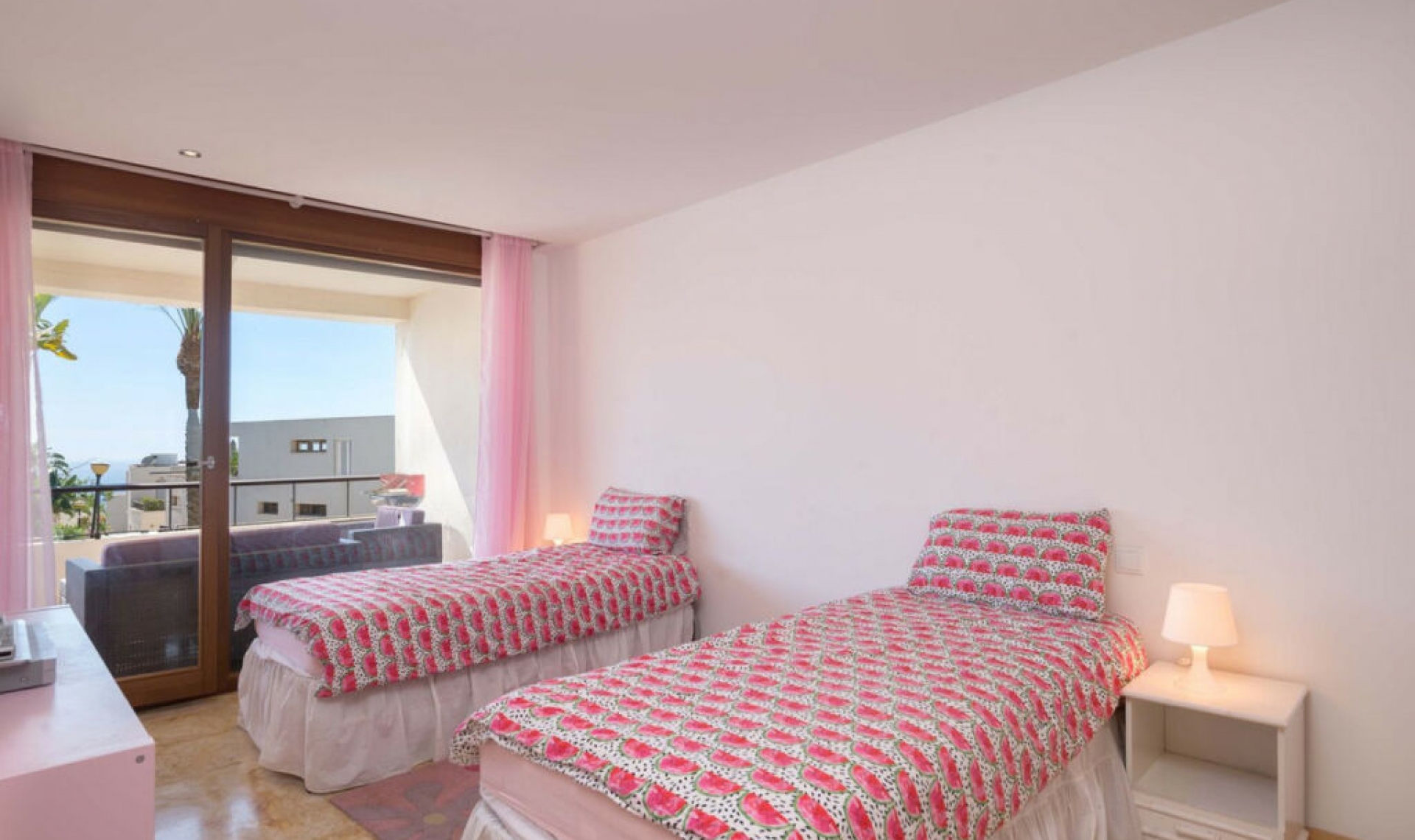 Resale - Apartment -
Altos de los Monteros