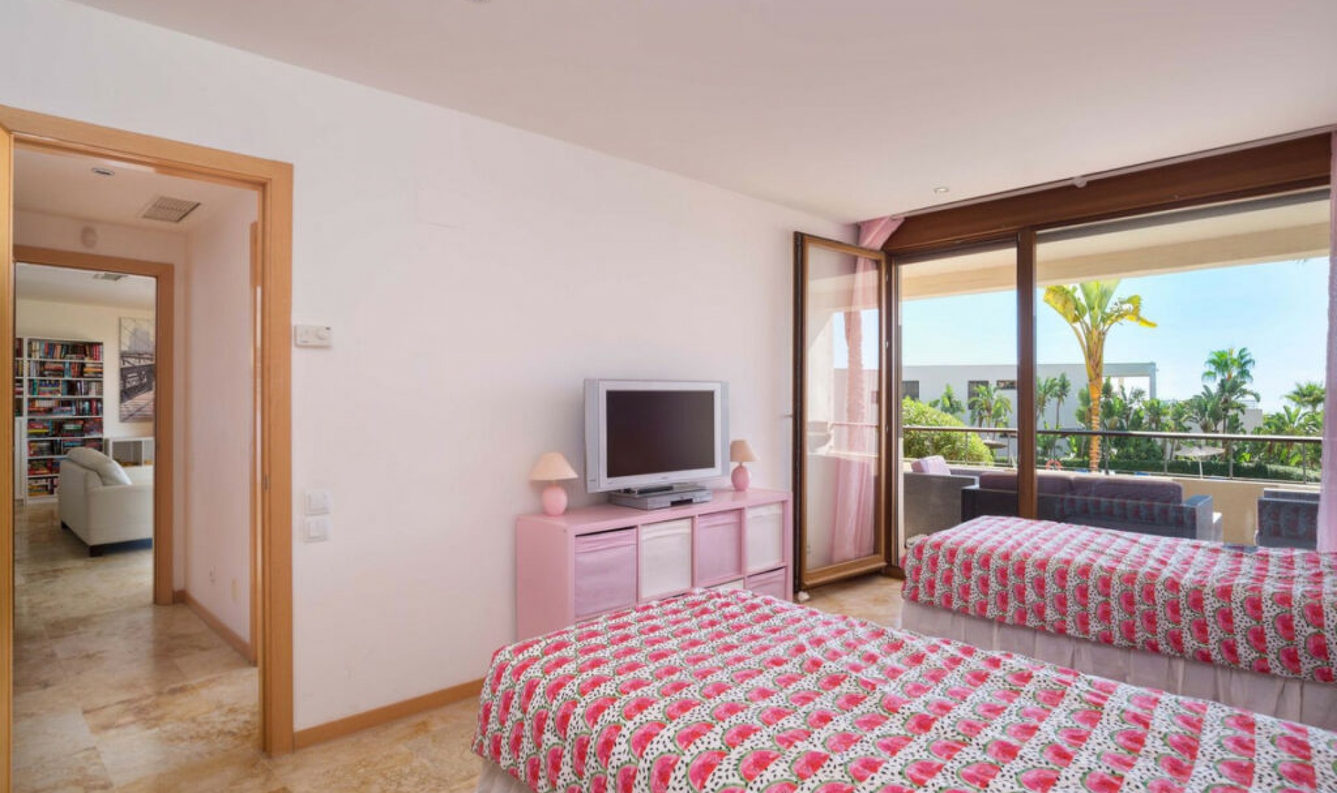 Resale - Apartment -
Altos de los Monteros