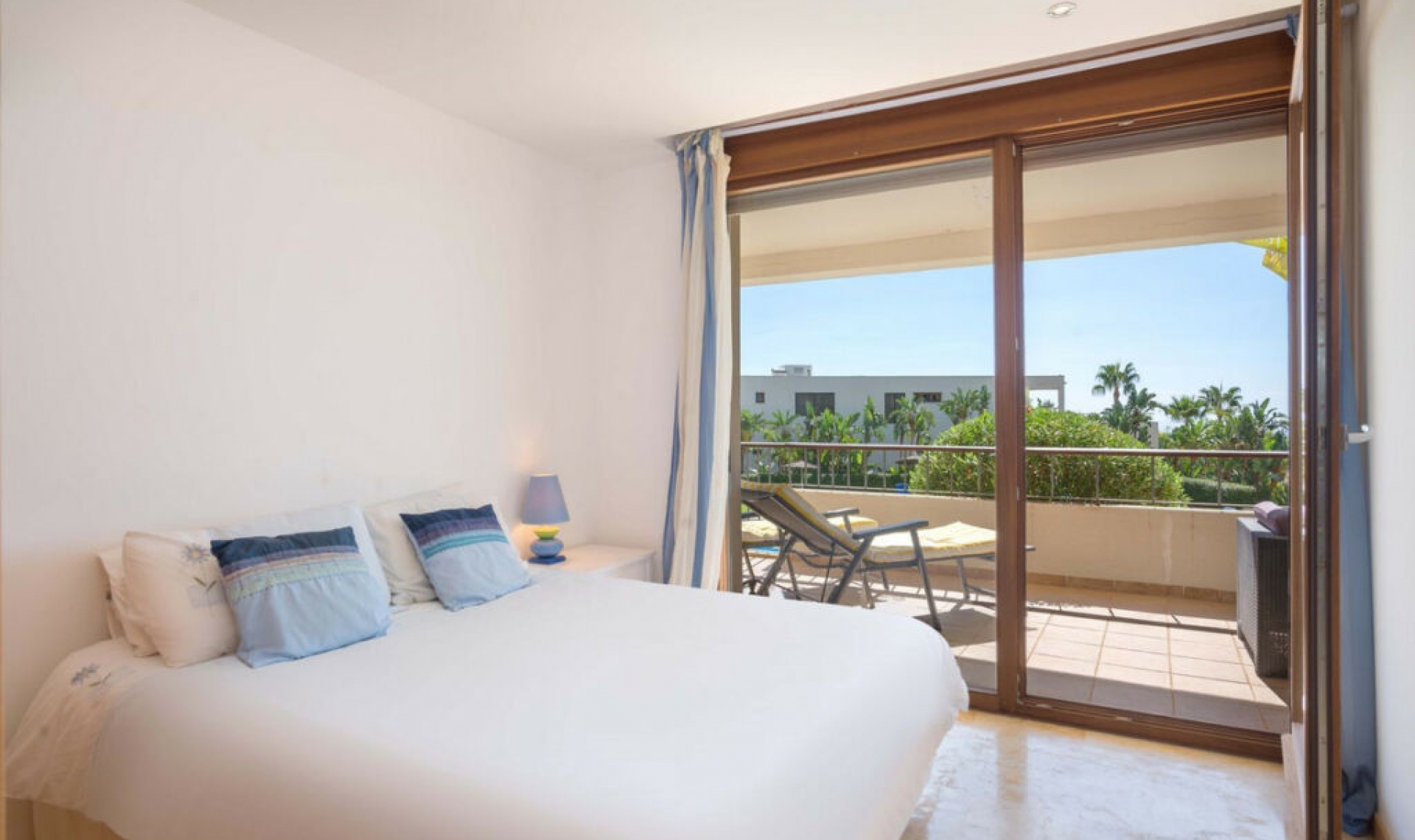 Resale - Apartment -
Altos de los Monteros