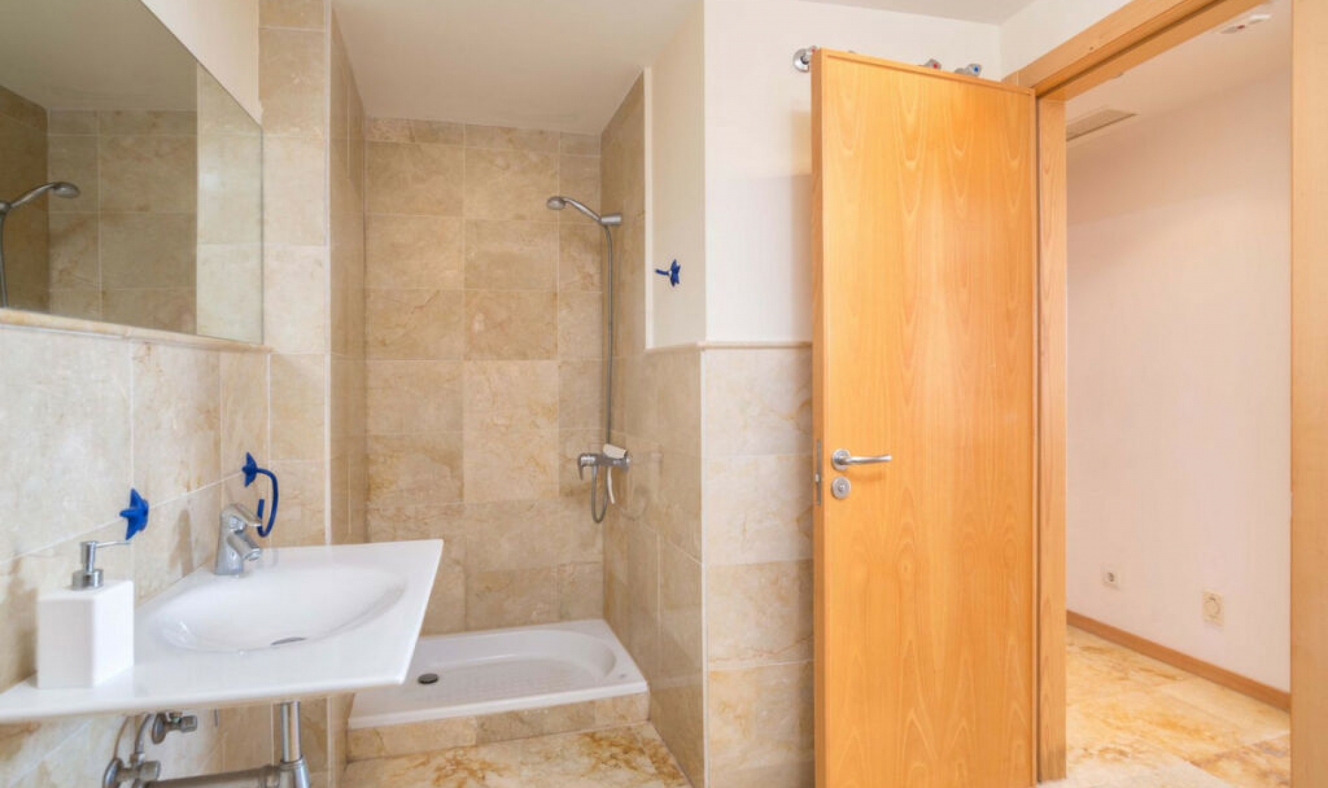 Resale - Apartment -
Altos de los Monteros