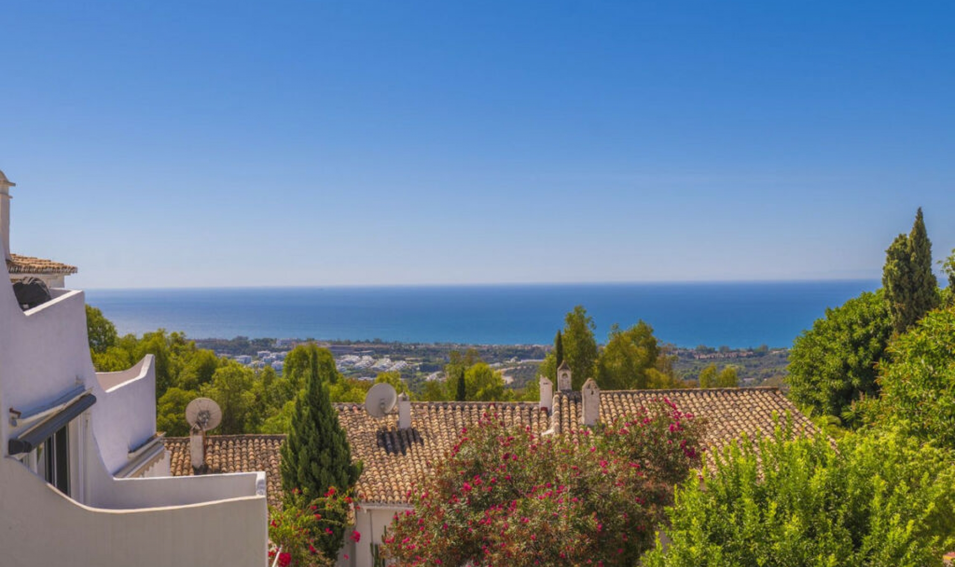 Resale - Apartment -
Altos de los Monteros