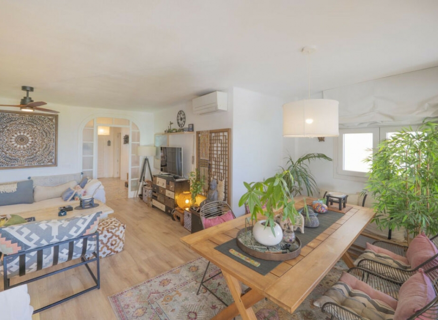 Resale - Apartment -
Altos de los Monteros