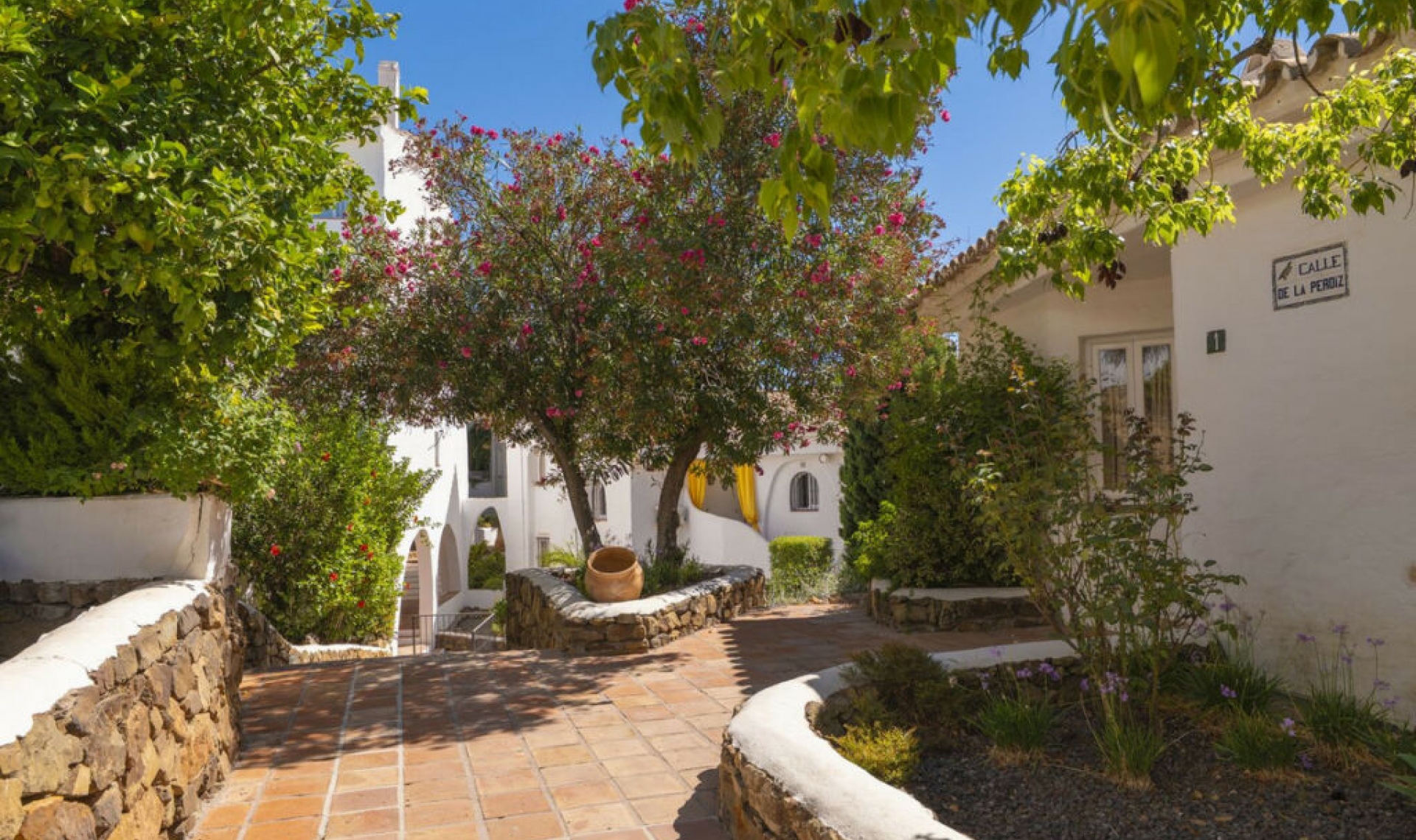 Resale - Apartment -
Altos de los Monteros
