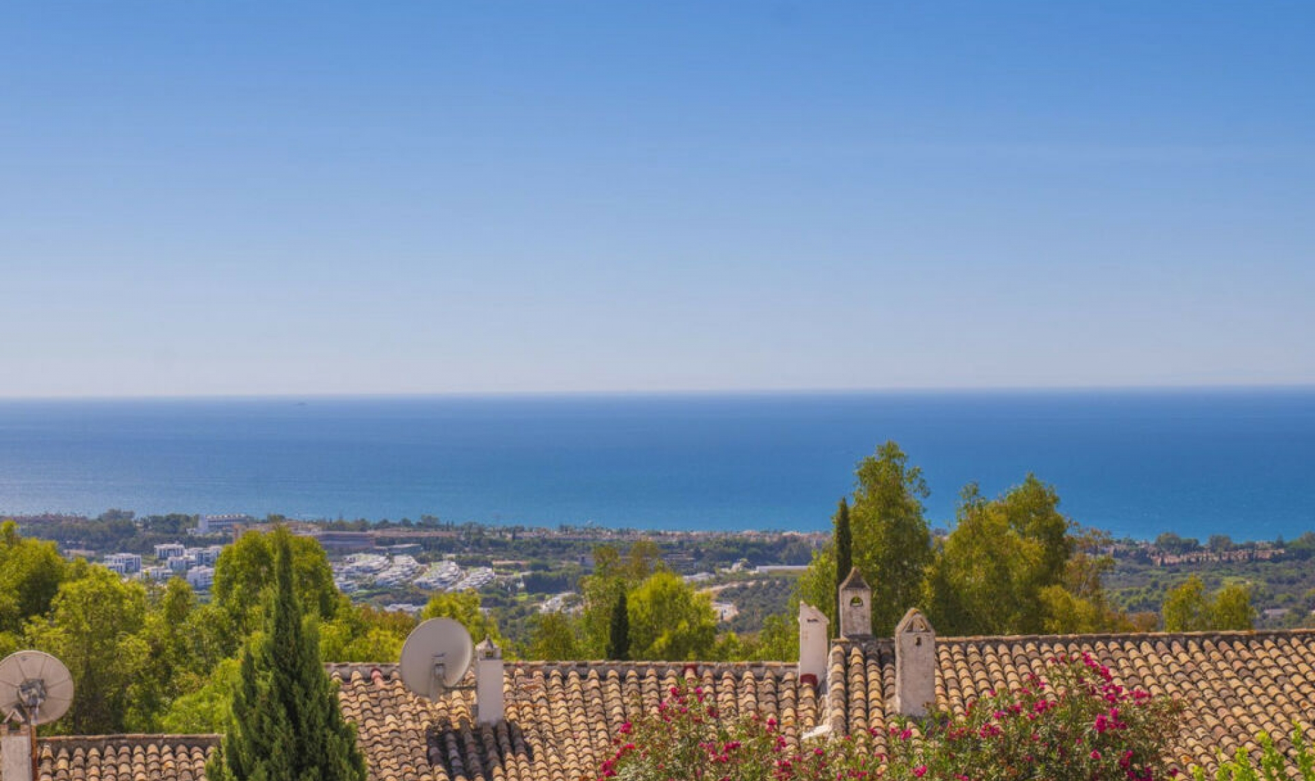 Resale - Apartment -
Altos de los Monteros