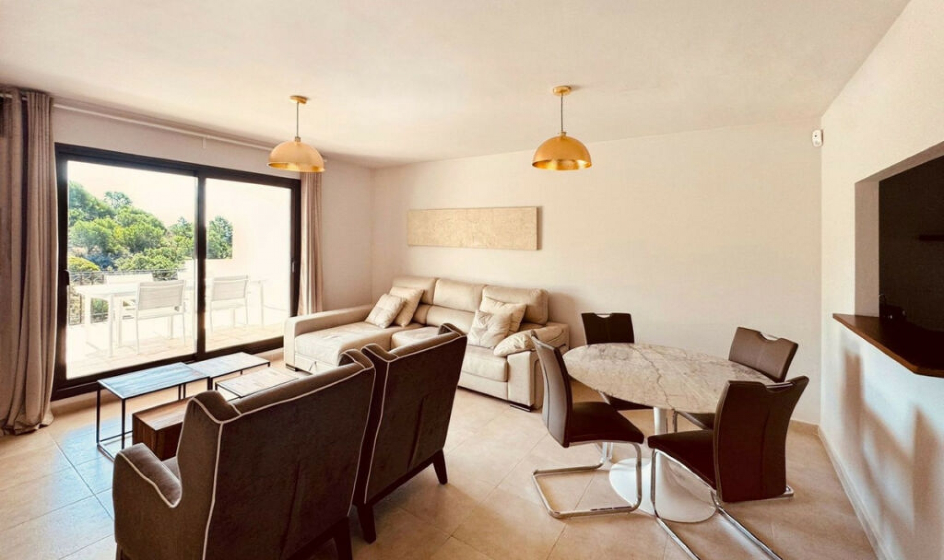 Resale - Apartment -
Altos de los Monteros