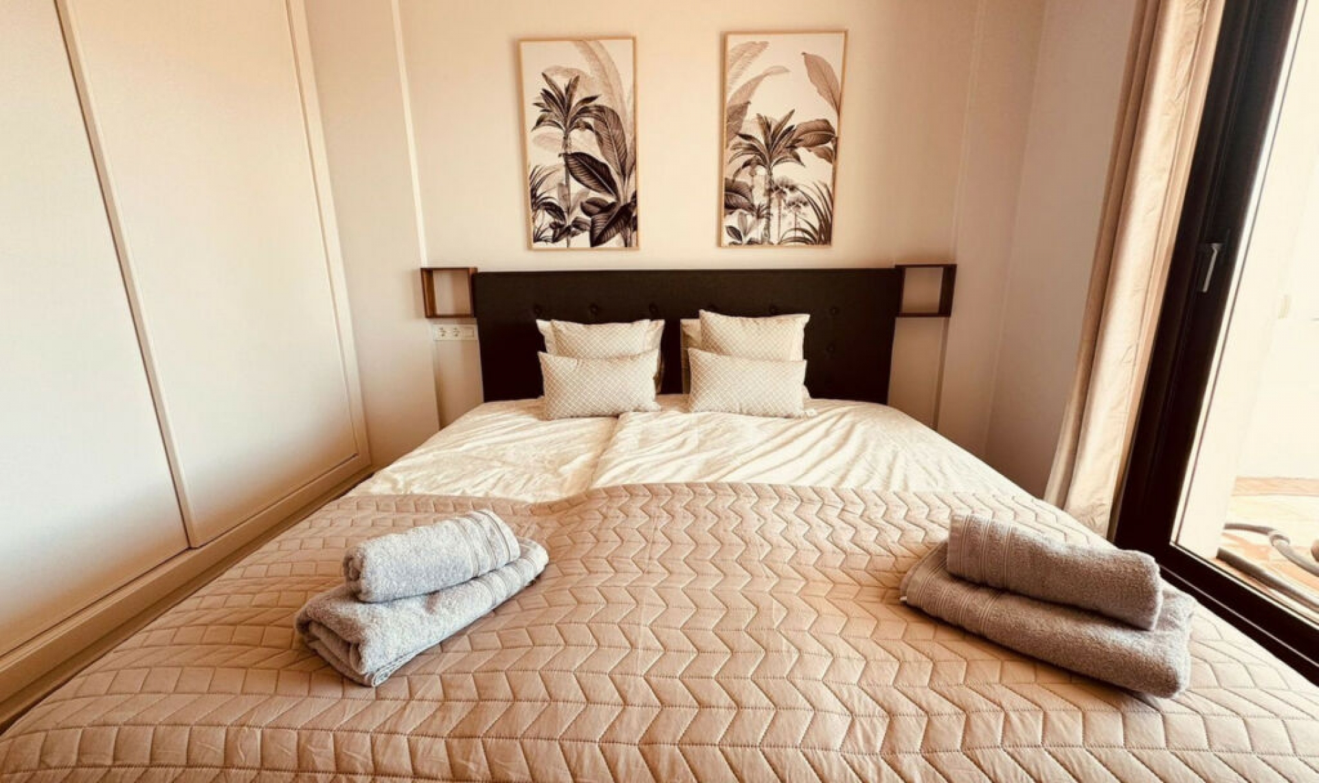 Resale - Apartment -
Altos de los Monteros