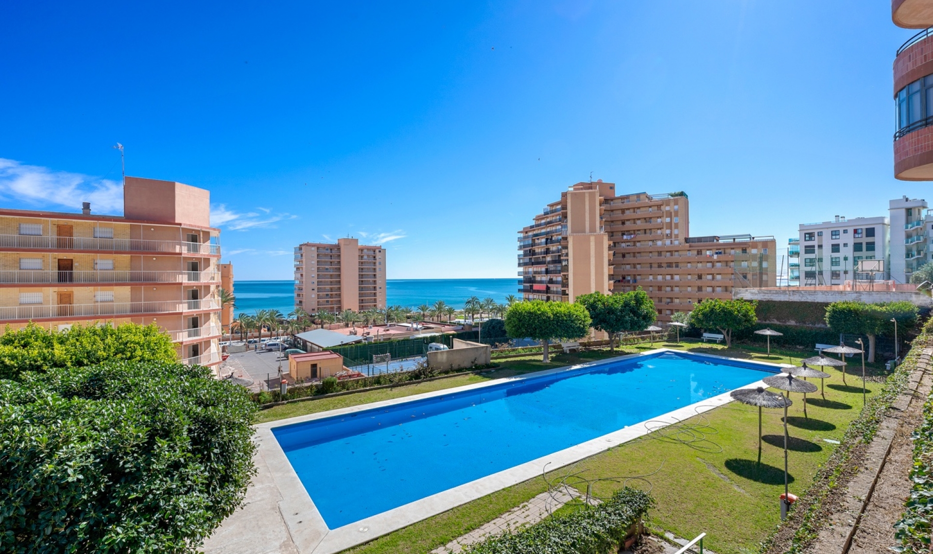 Resale - Apartment -
Arenales del Sol - Segunda linea playa