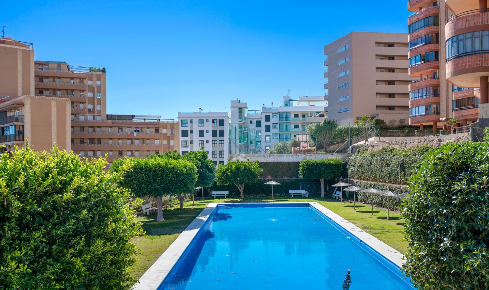 Resale - Apartment -
Arenales del Sol - Segunda linea playa