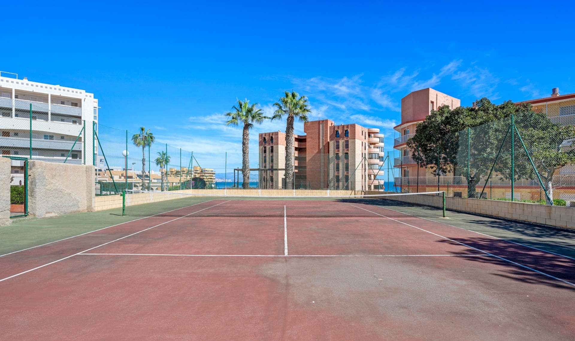 Resale - Apartment -
Arenales del Sol - Segunda linea playa