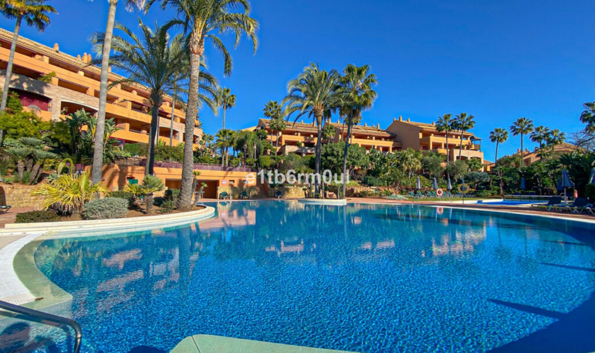Resale - Apartment -
Bahía de Marbella