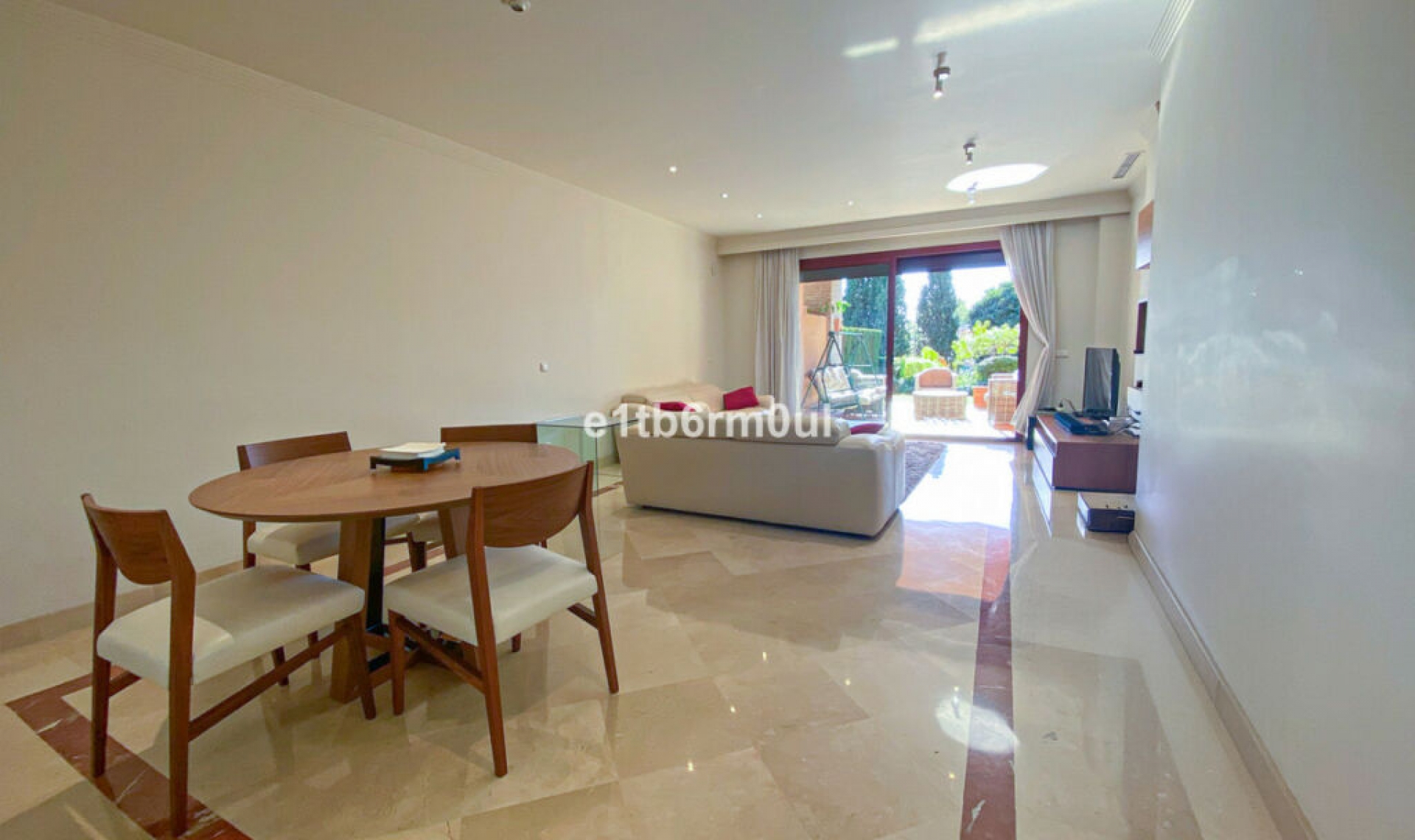 Resale - Apartment -
Bahía de Marbella