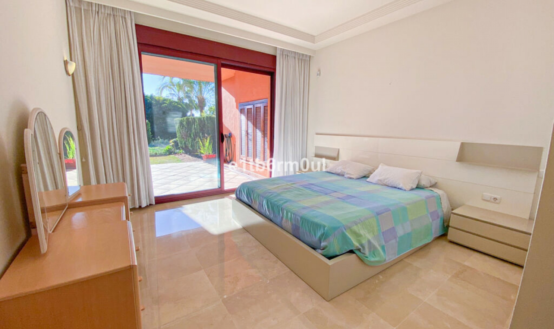 Resale - Apartment -
Bahía de Marbella