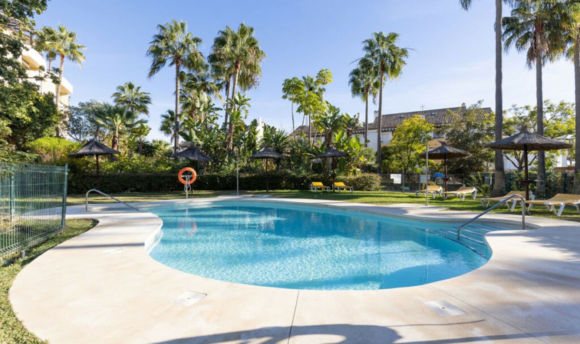 Resale - Apartment -
Bahía de Marbella