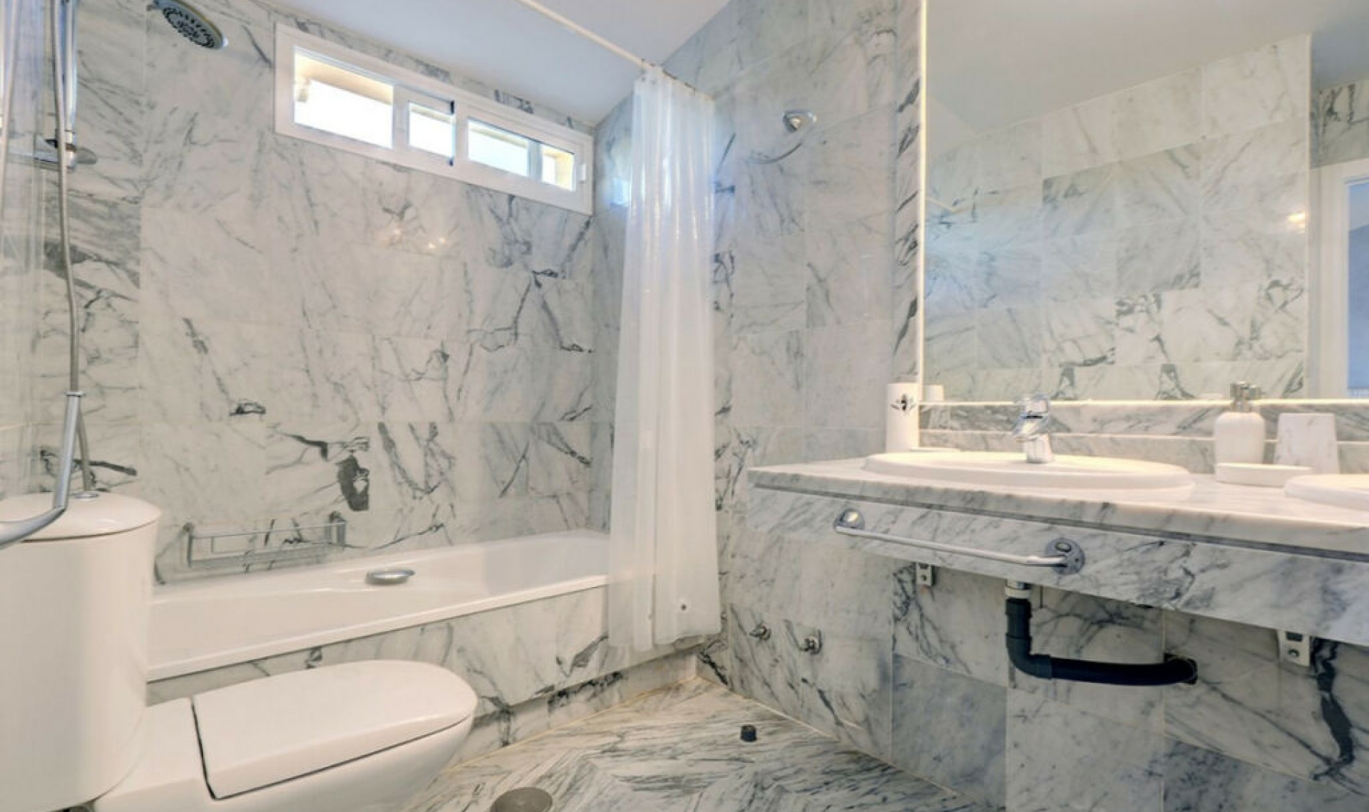 Resale - Apartment -
Bahía de Marbella