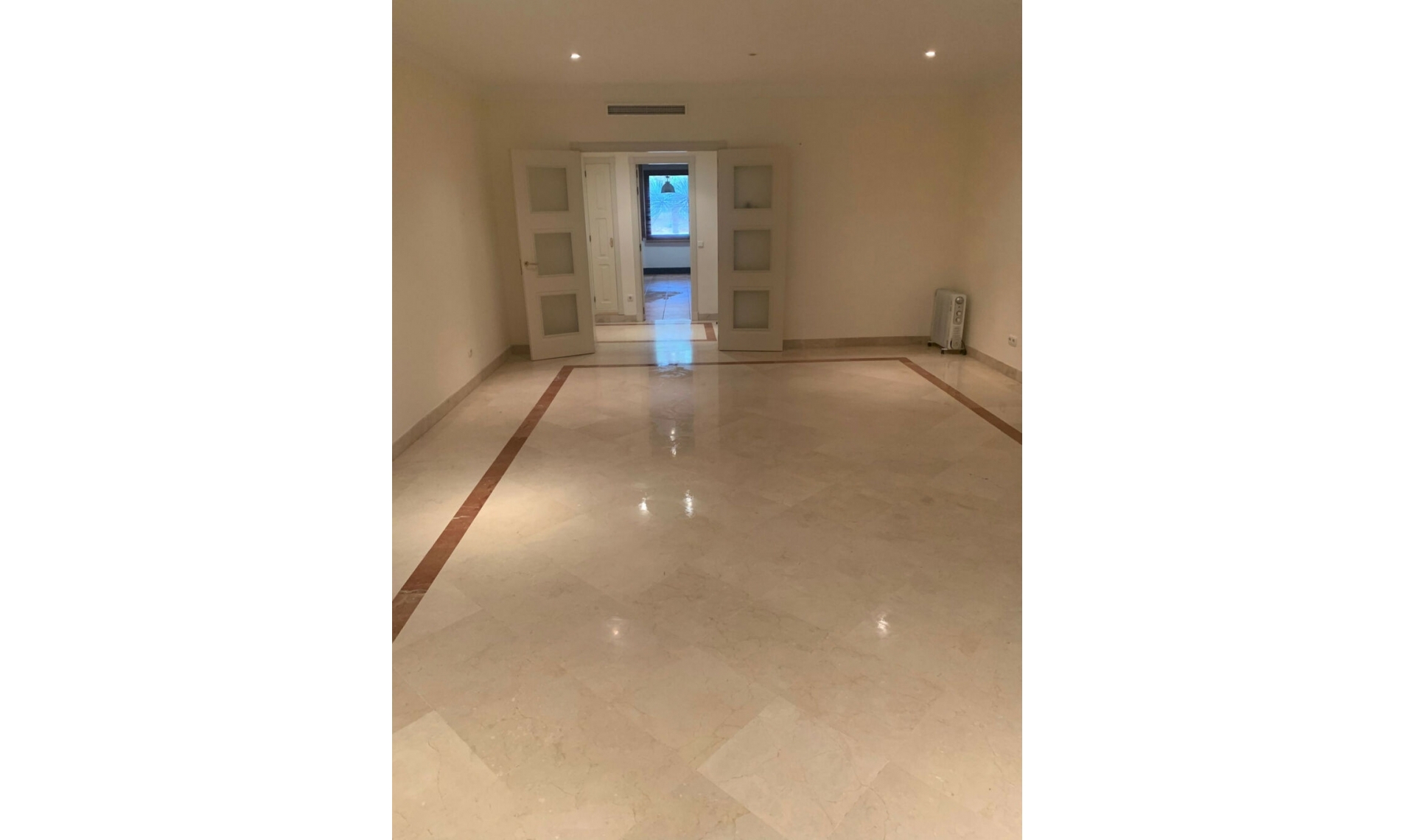 Resale - Apartment -
Bahía de Marbella