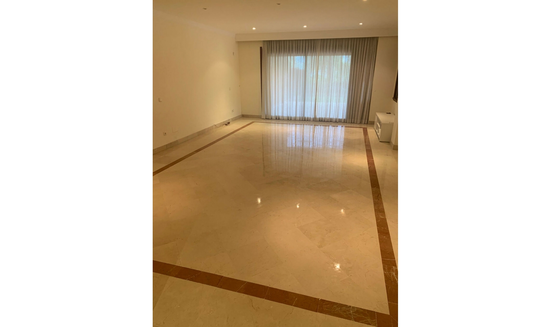 Resale - Apartment -
Bahía de Marbella