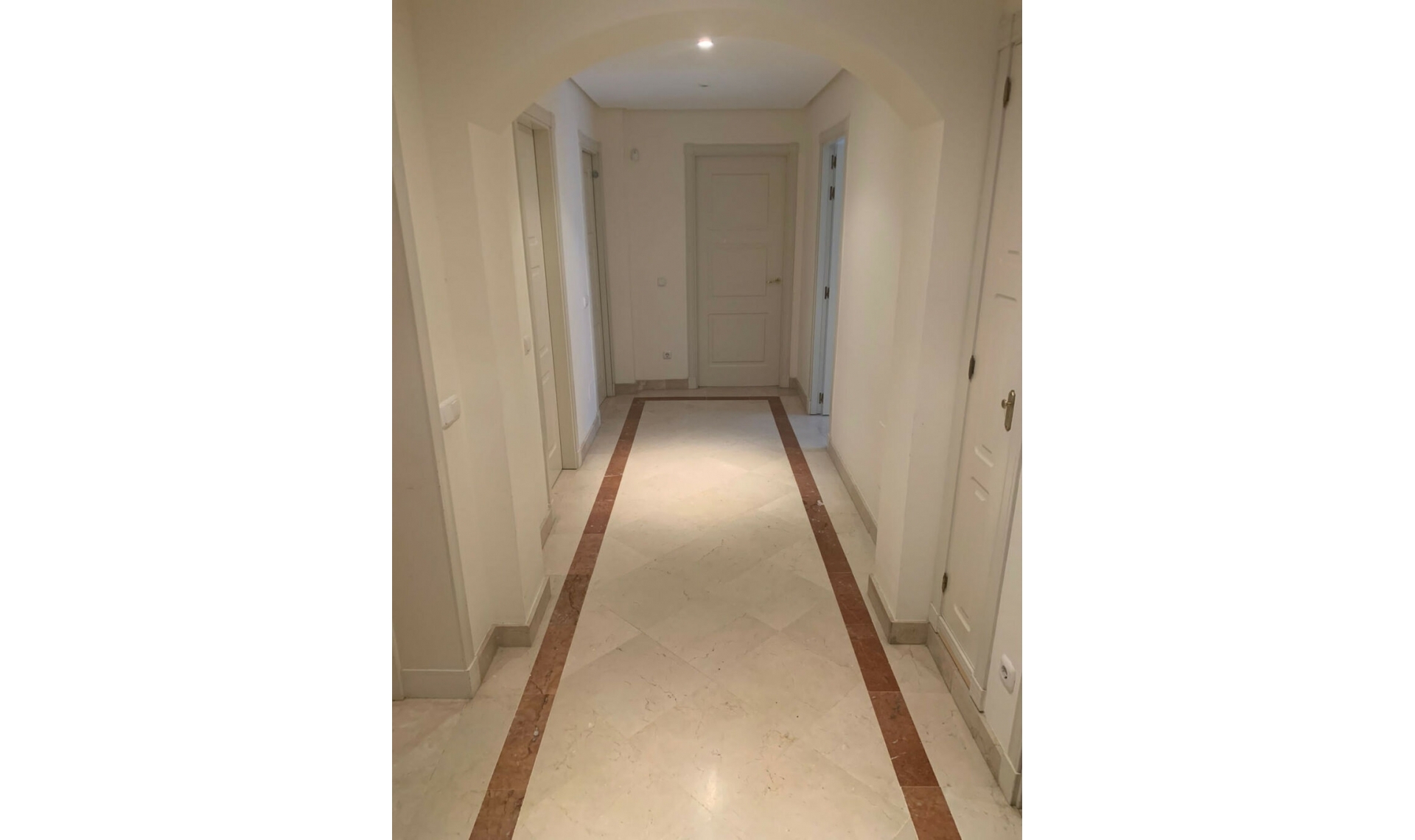 Resale - Apartment -
Bahía de Marbella