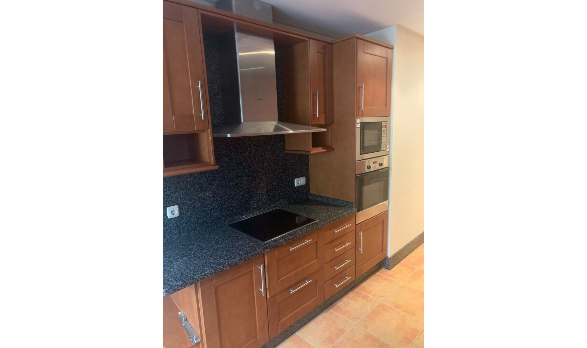 Resale - Apartment -
Bahía de Marbella