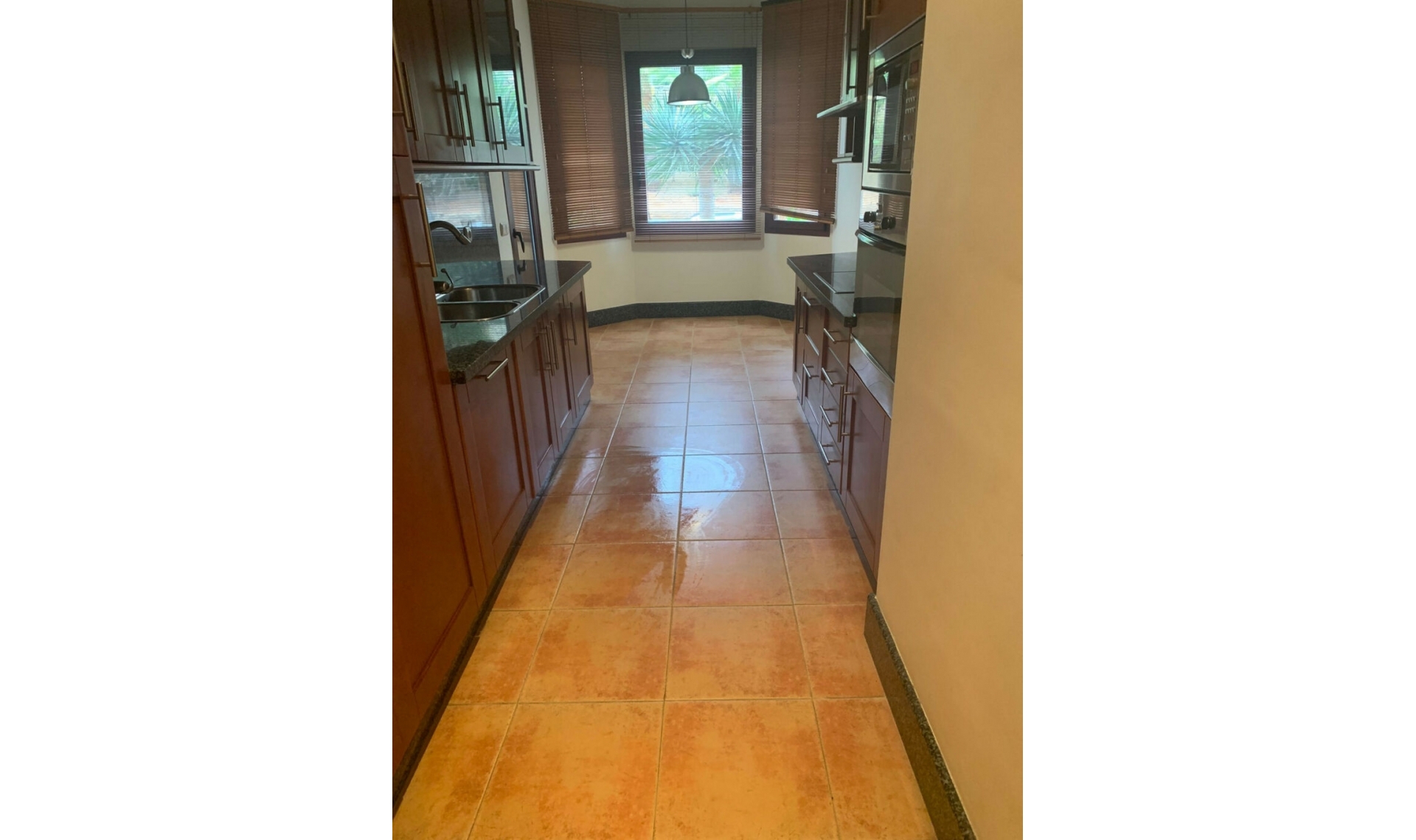 Resale - Apartment -
Bahía de Marbella