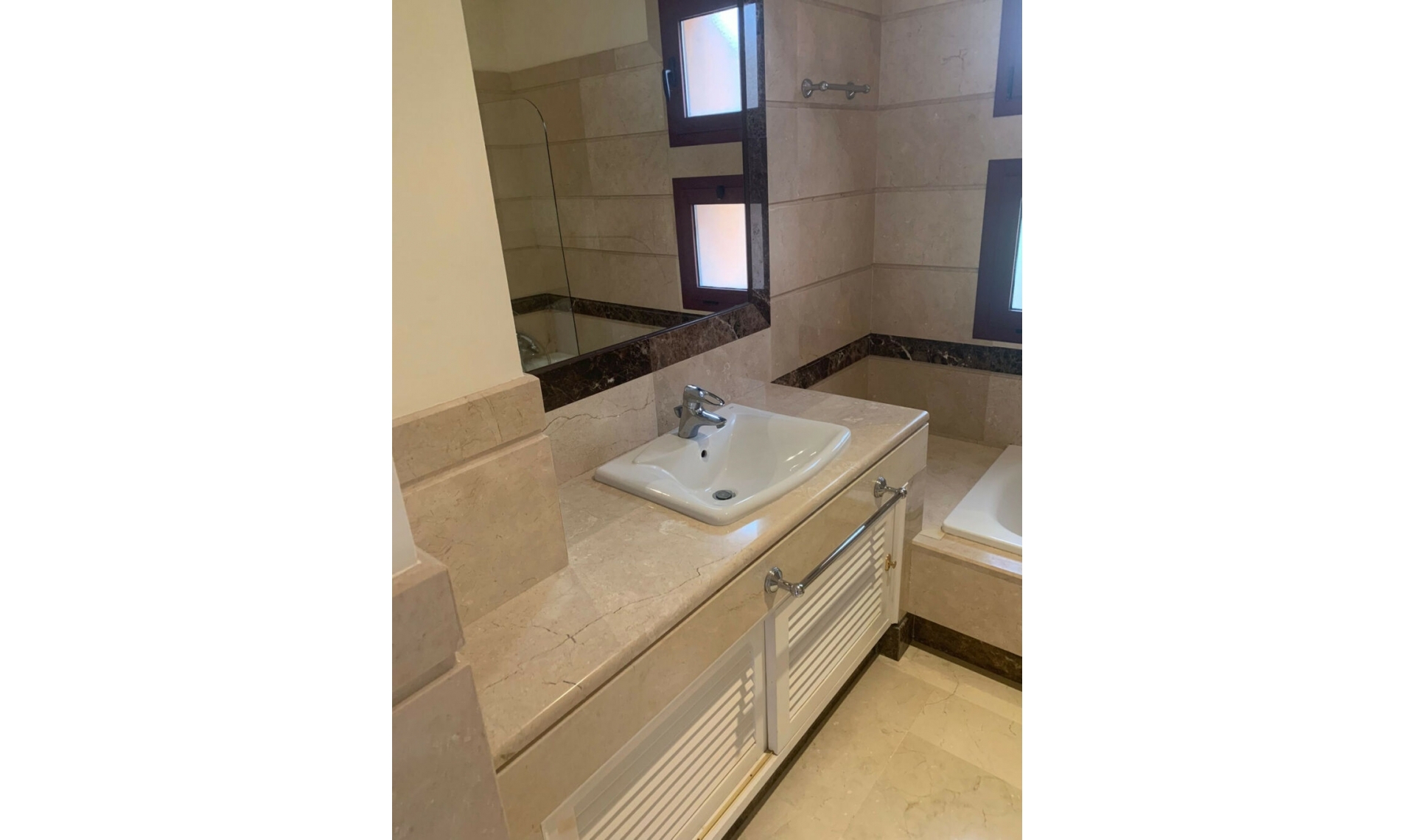 Resale - Apartment -
Bahía de Marbella