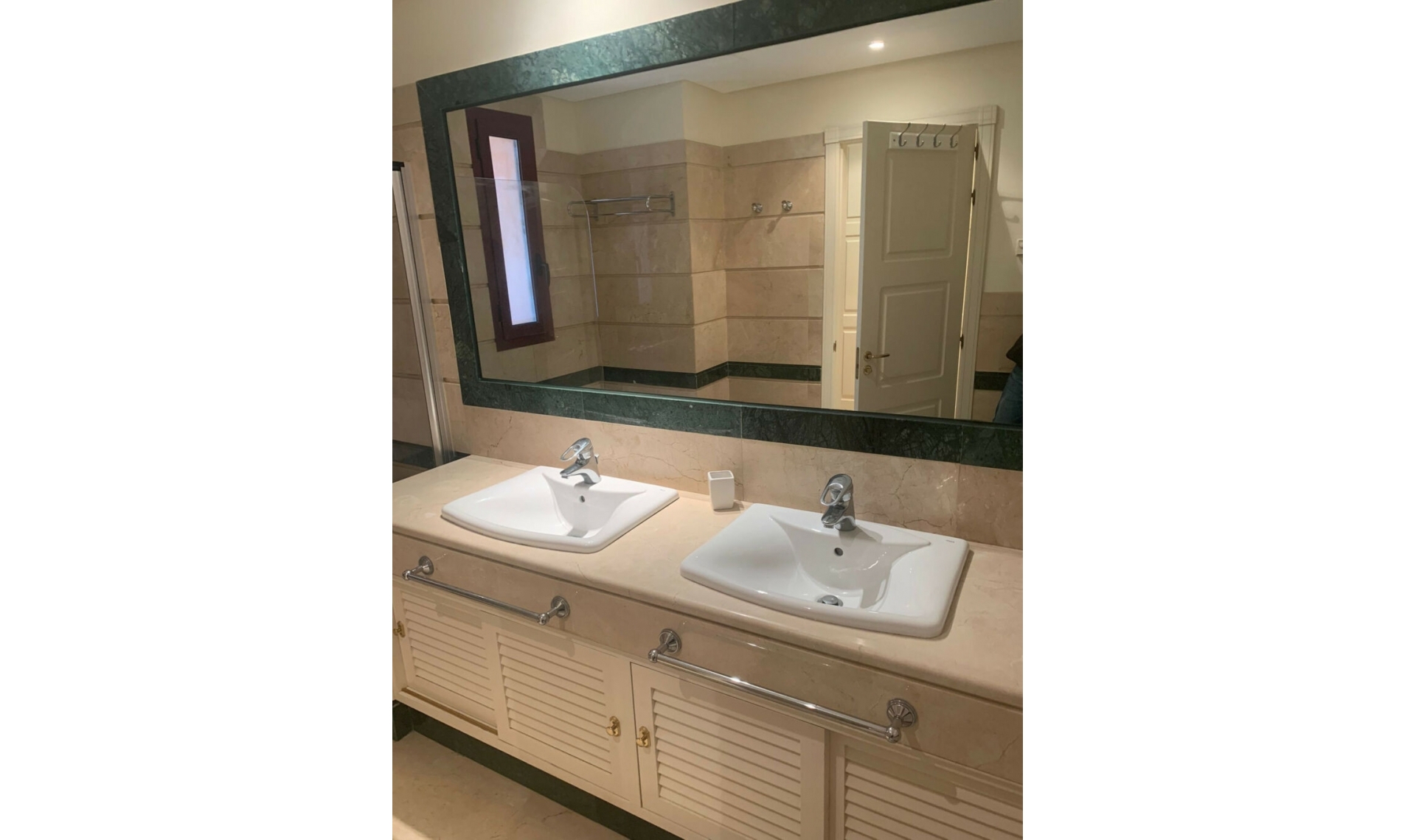 Resale - Apartment -
Bahía de Marbella