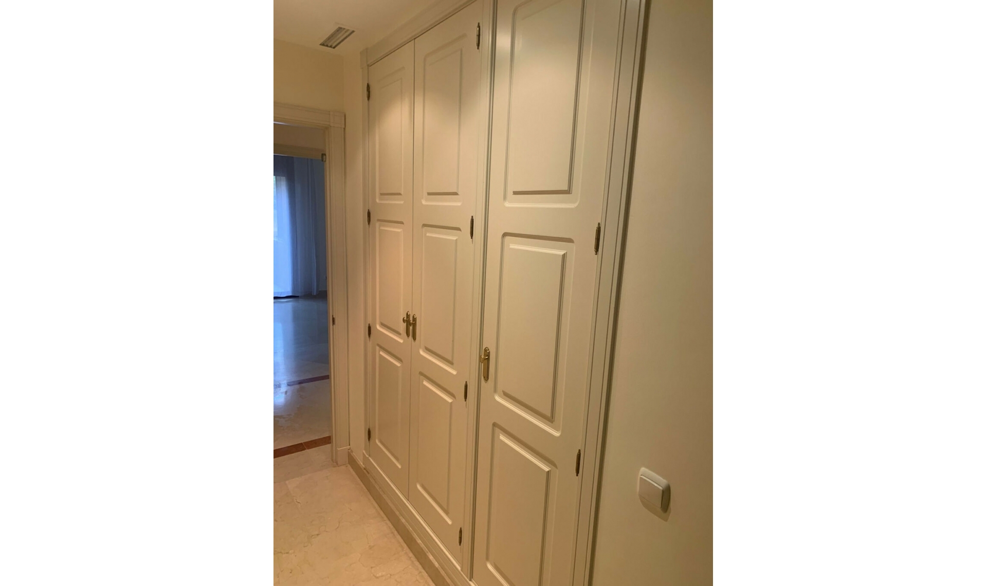 Resale - Apartment -
Bahía de Marbella