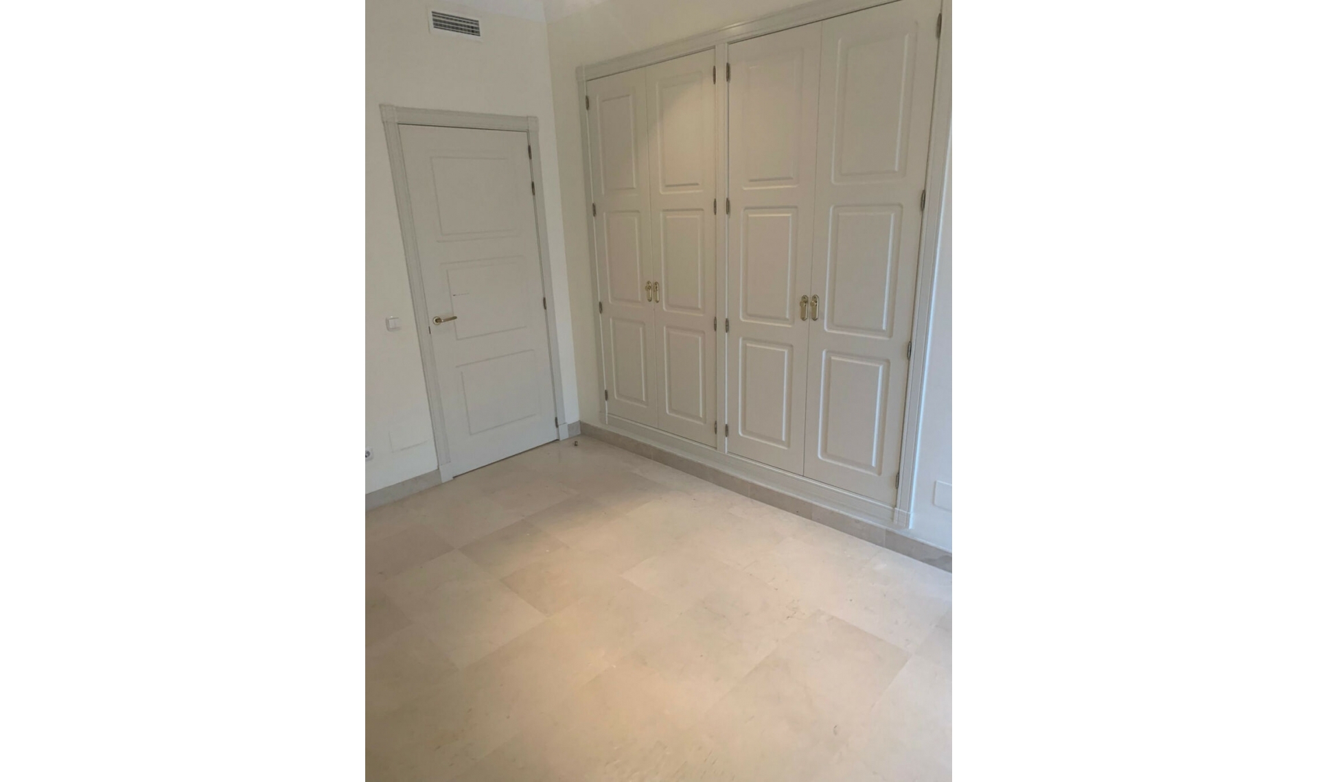 Resale - Apartment -
Bahía de Marbella