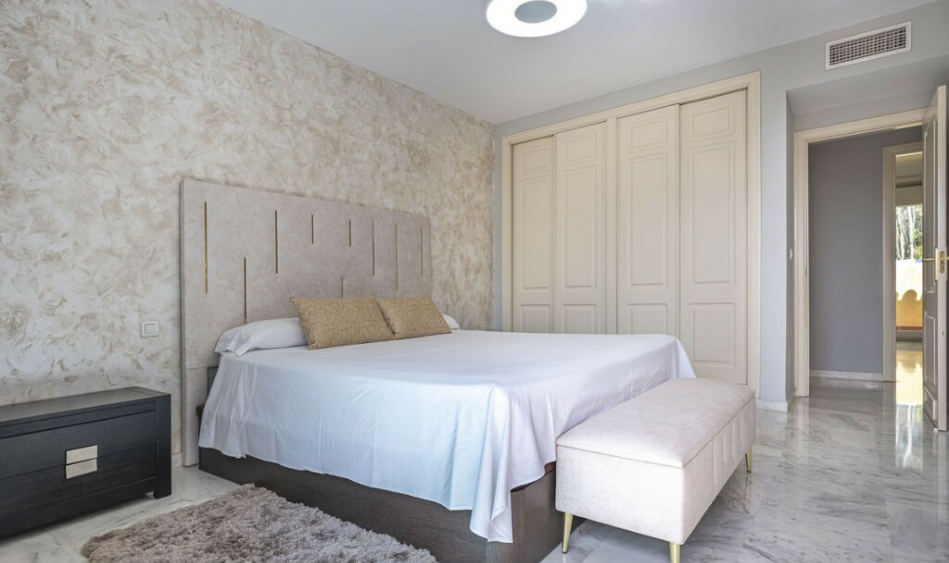 Resale - Apartment -
Bahía de Marbella