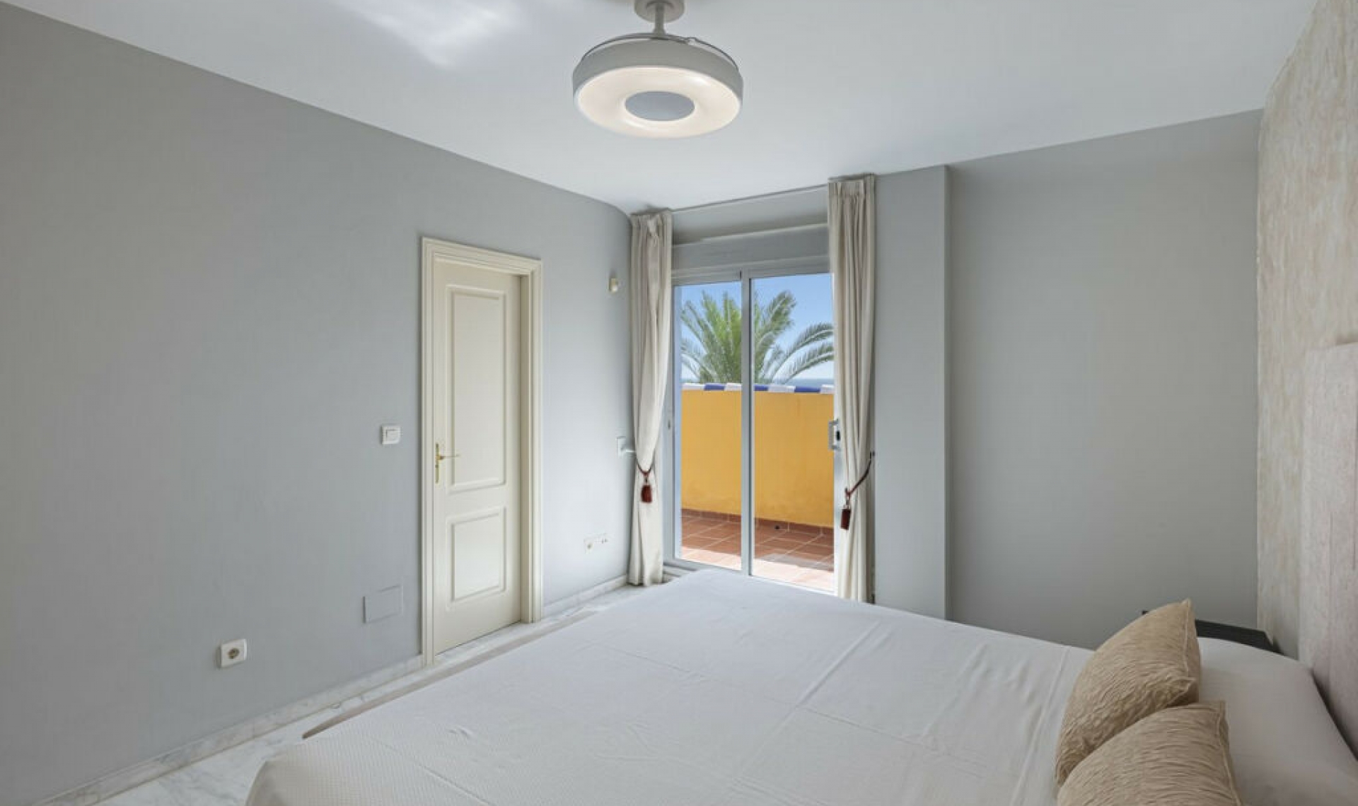 Resale - Apartment -
Bahía de Marbella