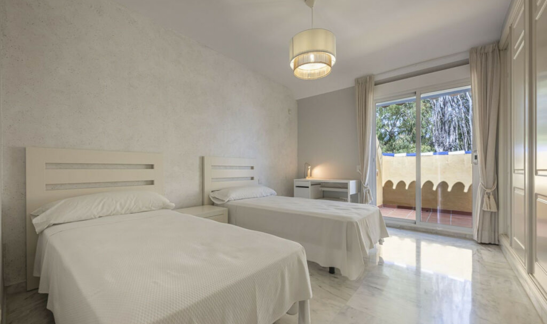 Resale - Apartment -
Bahía de Marbella