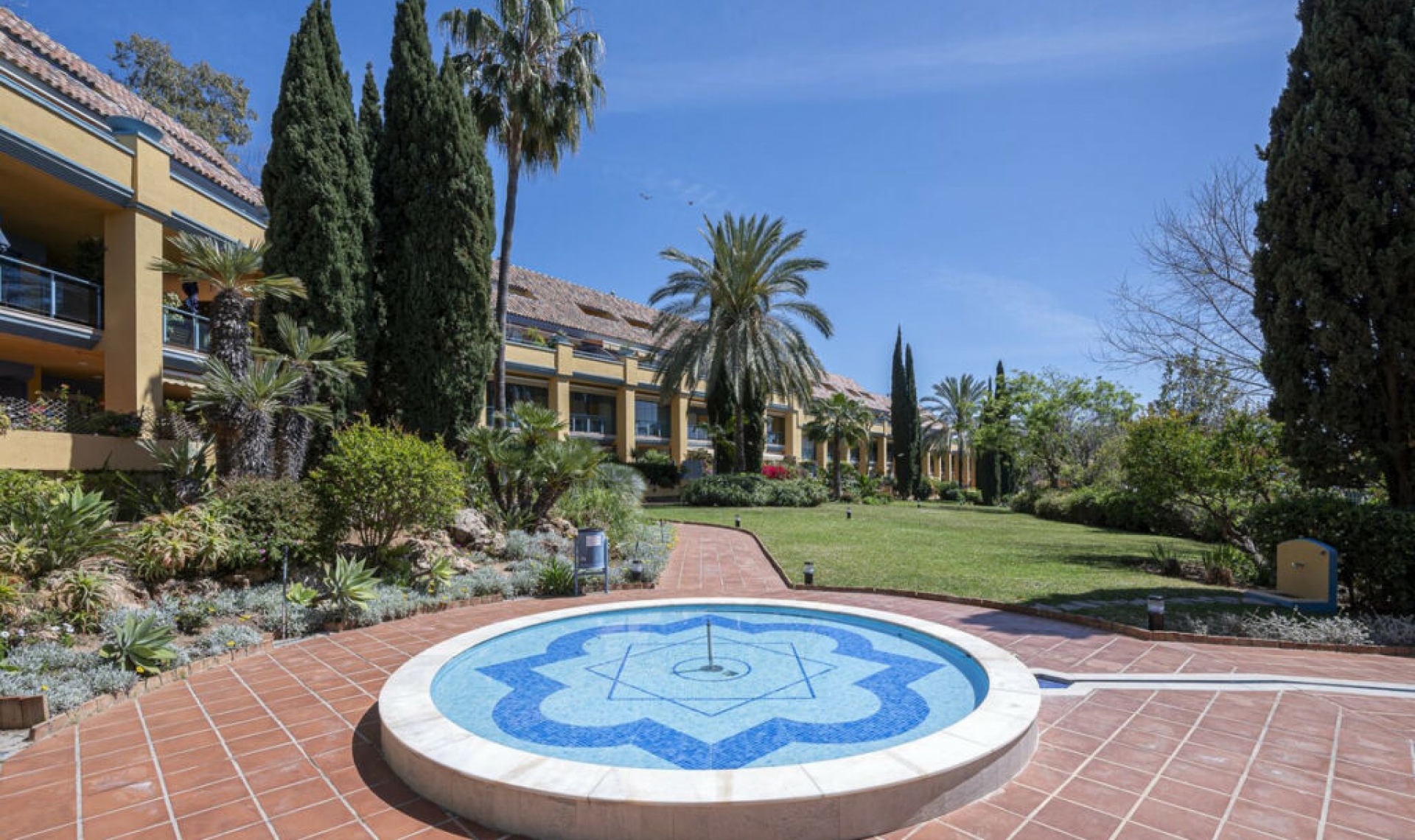 Resale - Apartment -
Bahía de Marbella
