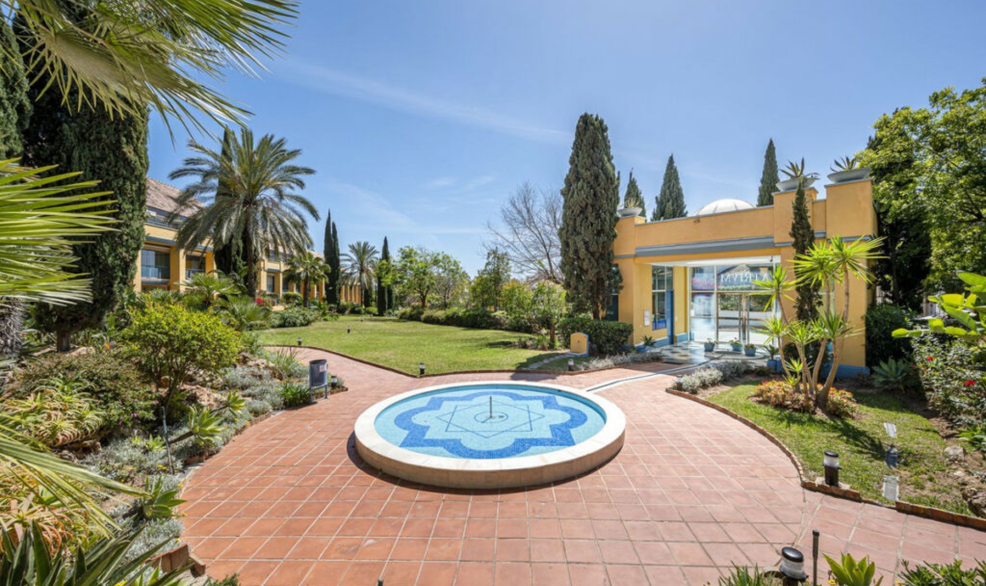 Resale - Apartment -
Bahía de Marbella