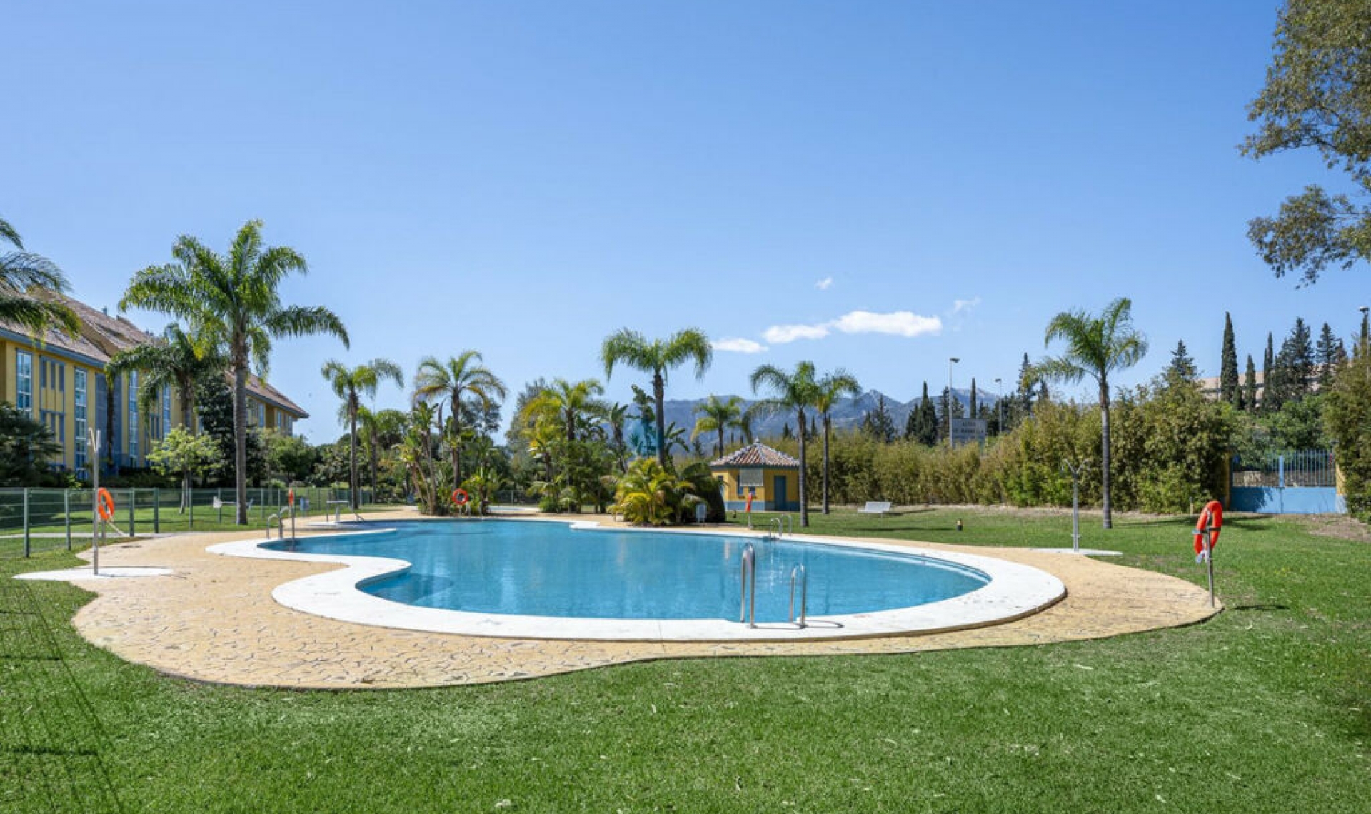 Resale - Apartment -
Bahía de Marbella