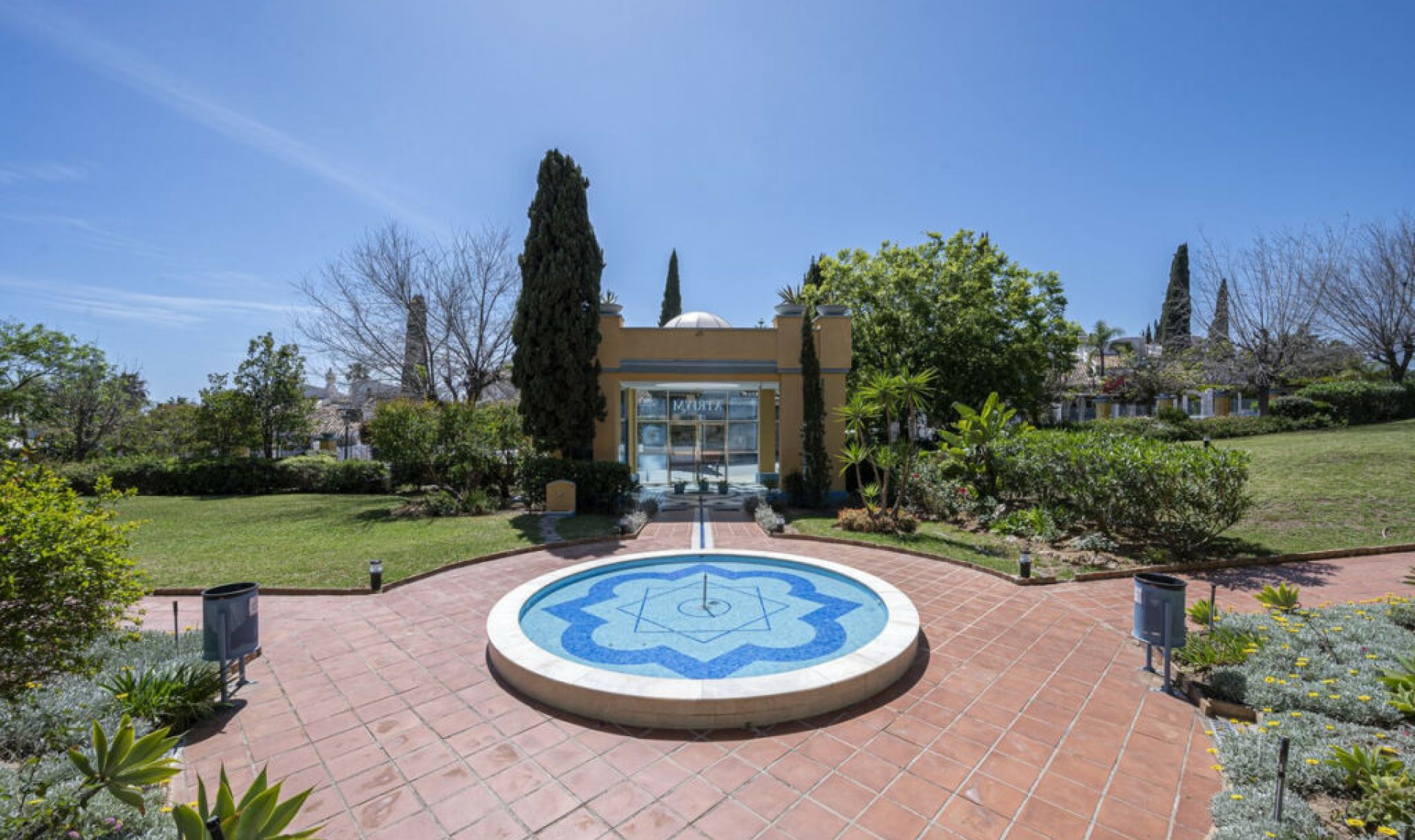 Resale - Apartment -
Bahía de Marbella