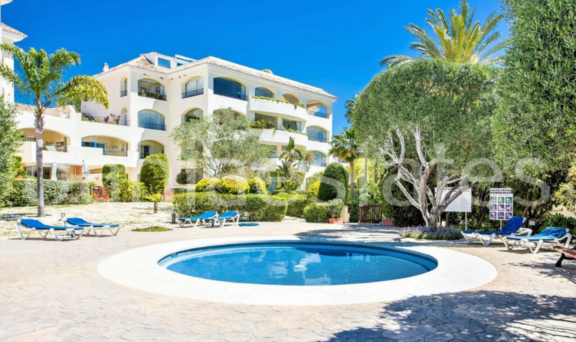 Resale - Apartment -
Bahía de Marbella
