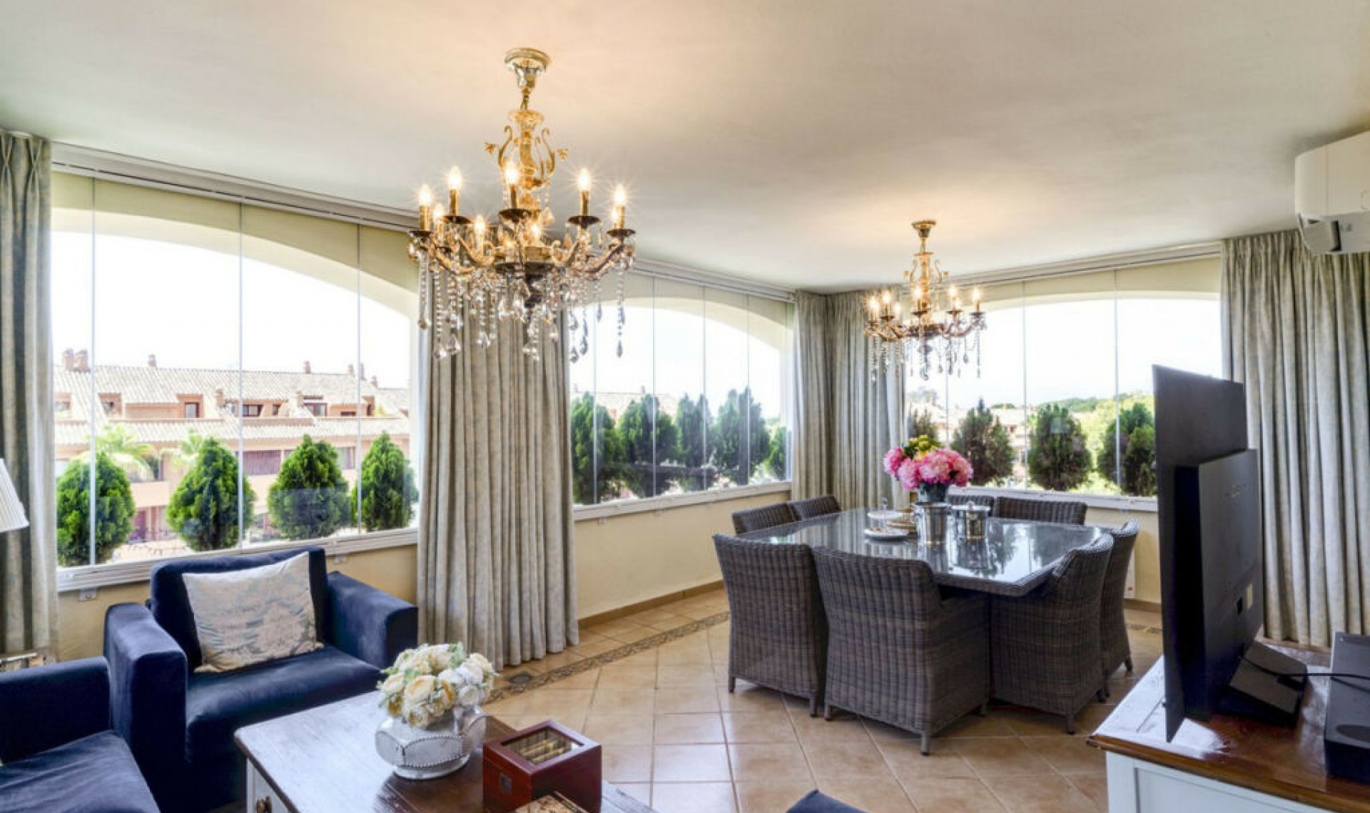 Resale - Apartment -
Bahía de Marbella