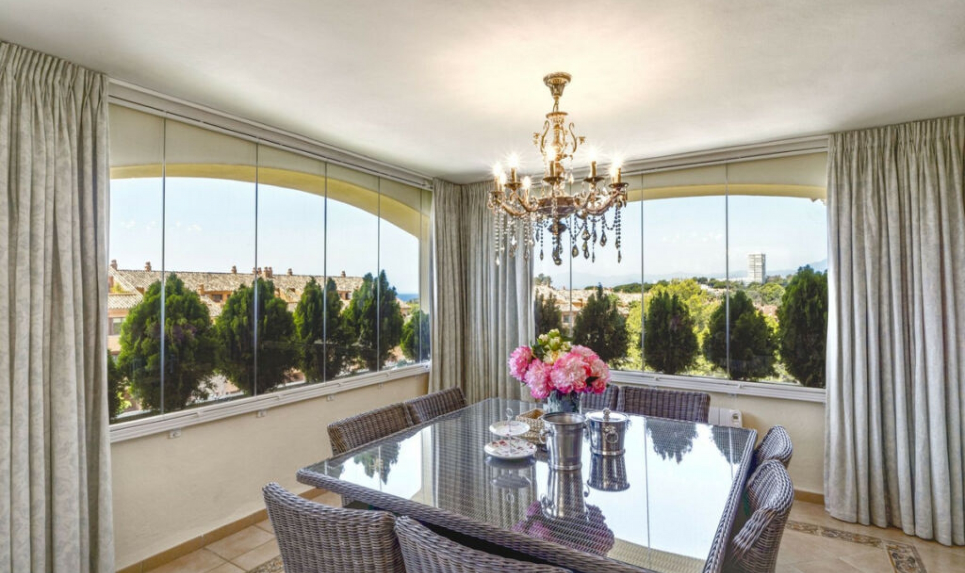 Resale - Apartment -
Bahía de Marbella