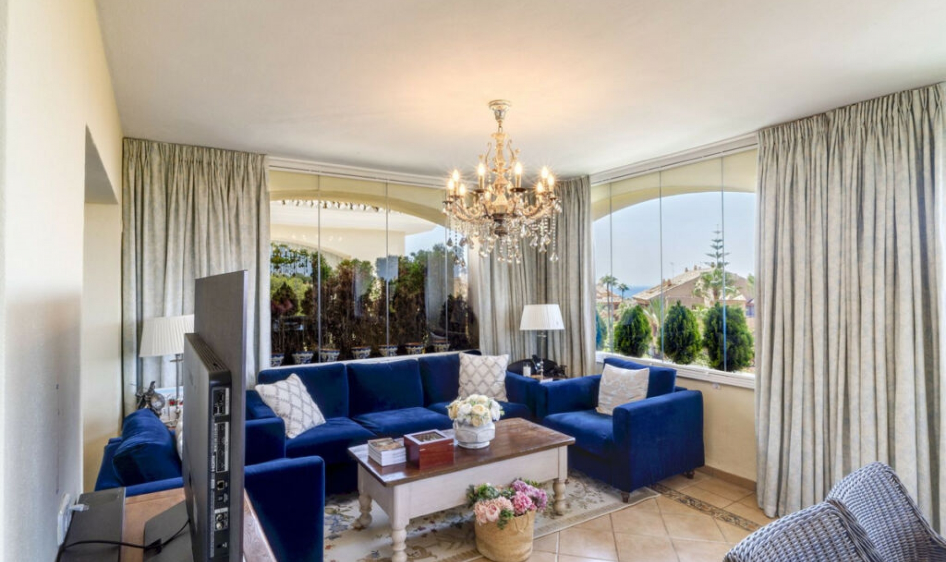 Resale - Apartment -
Bahía de Marbella