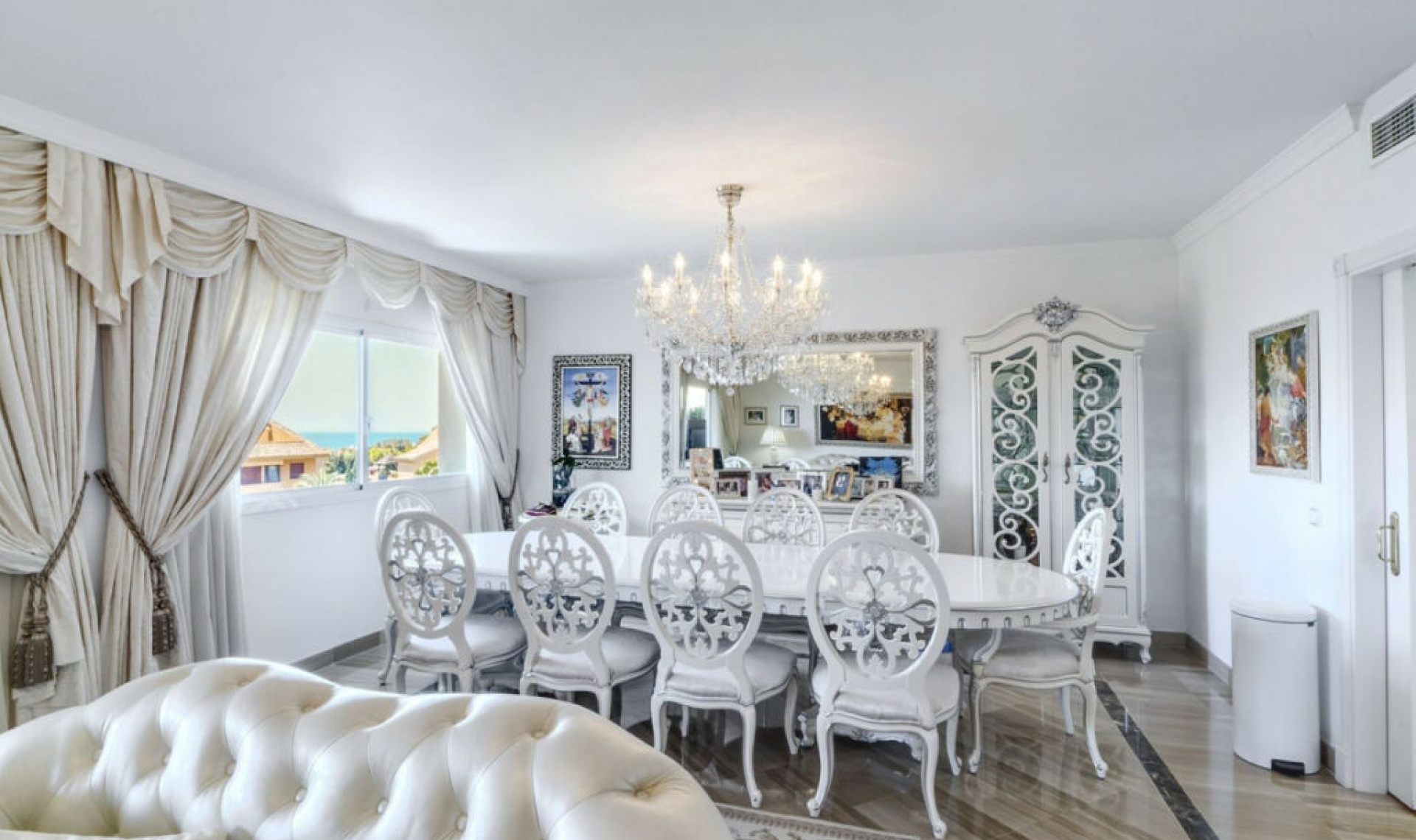 Resale - Apartment -
Bahía de Marbella