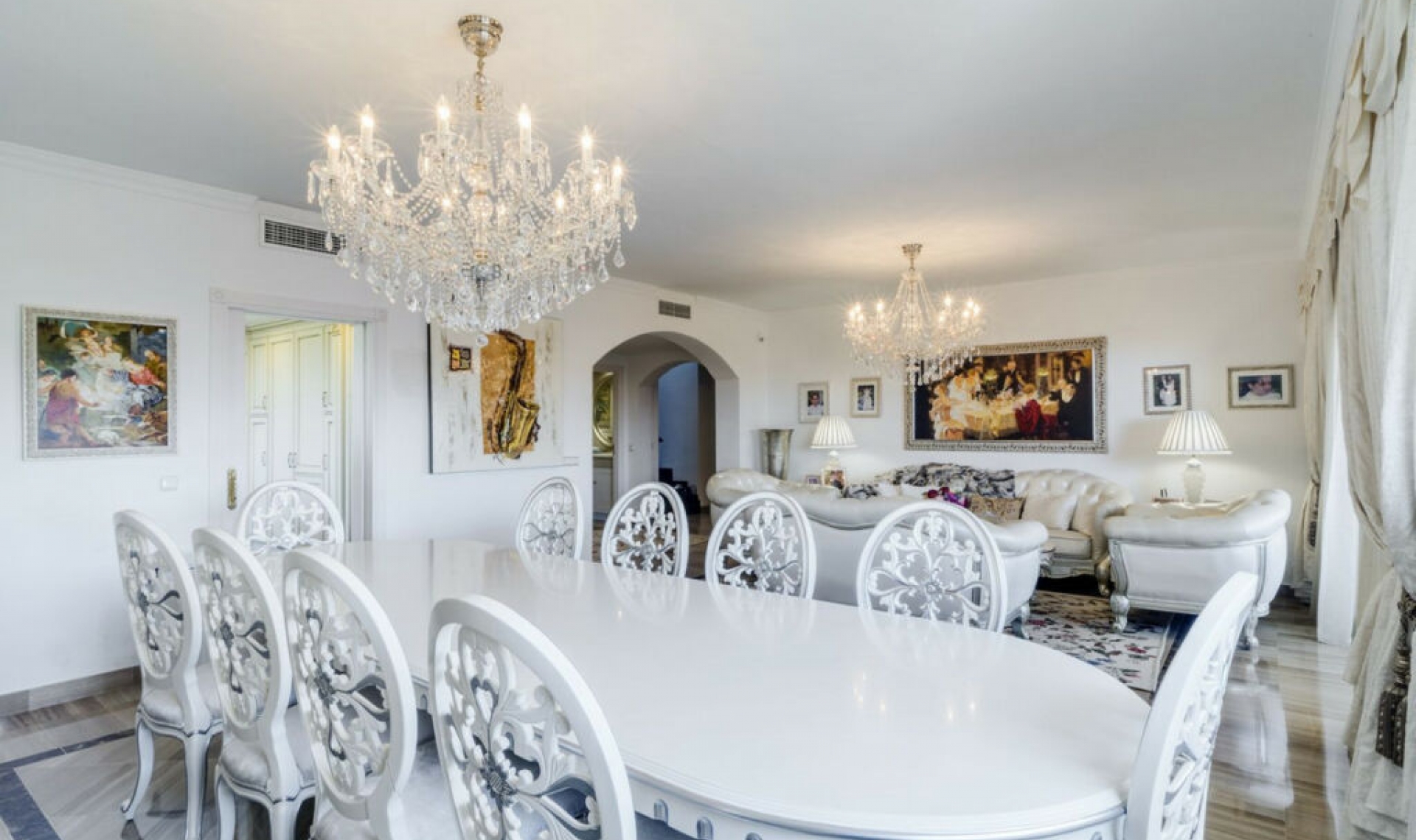 Resale - Apartment -
Bahía de Marbella