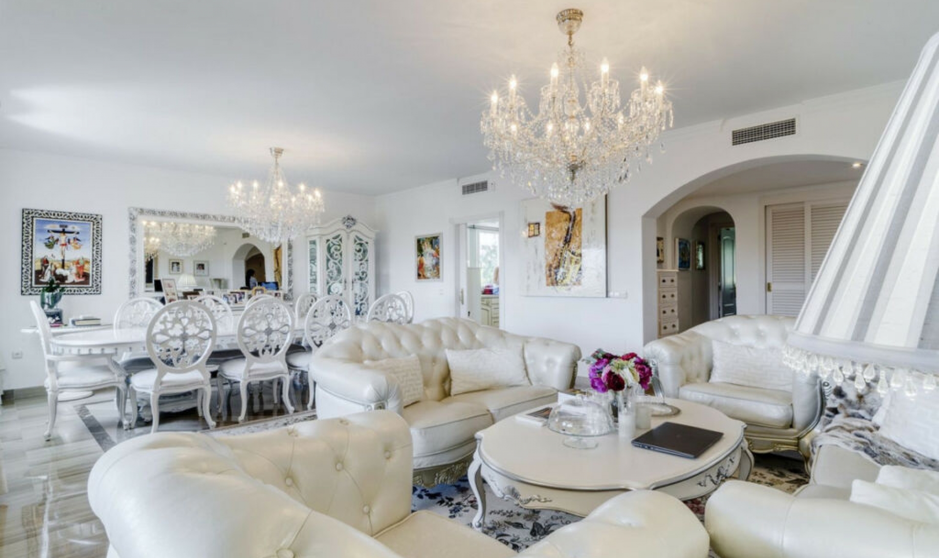 Resale - Apartment -
Bahía de Marbella