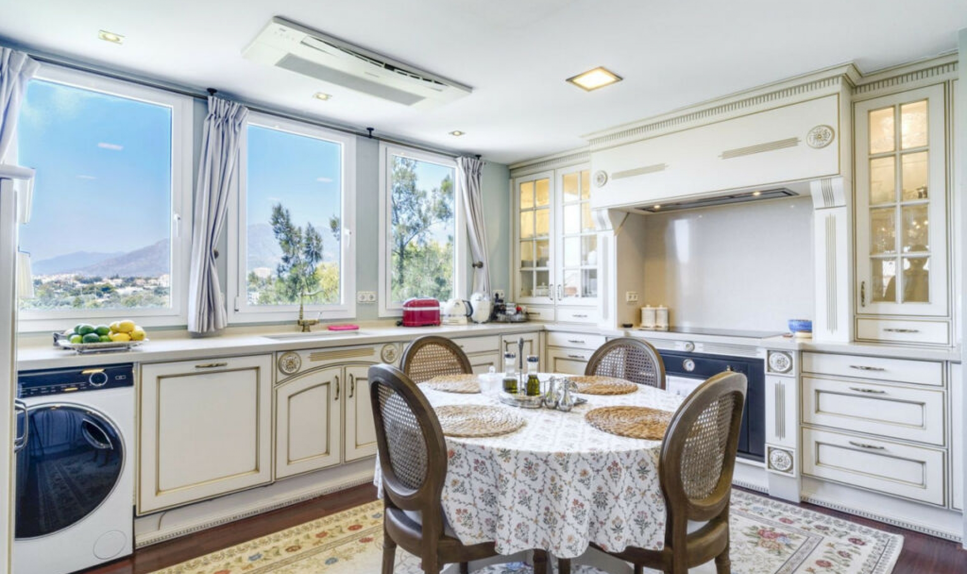 Resale - Apartment -
Bahía de Marbella