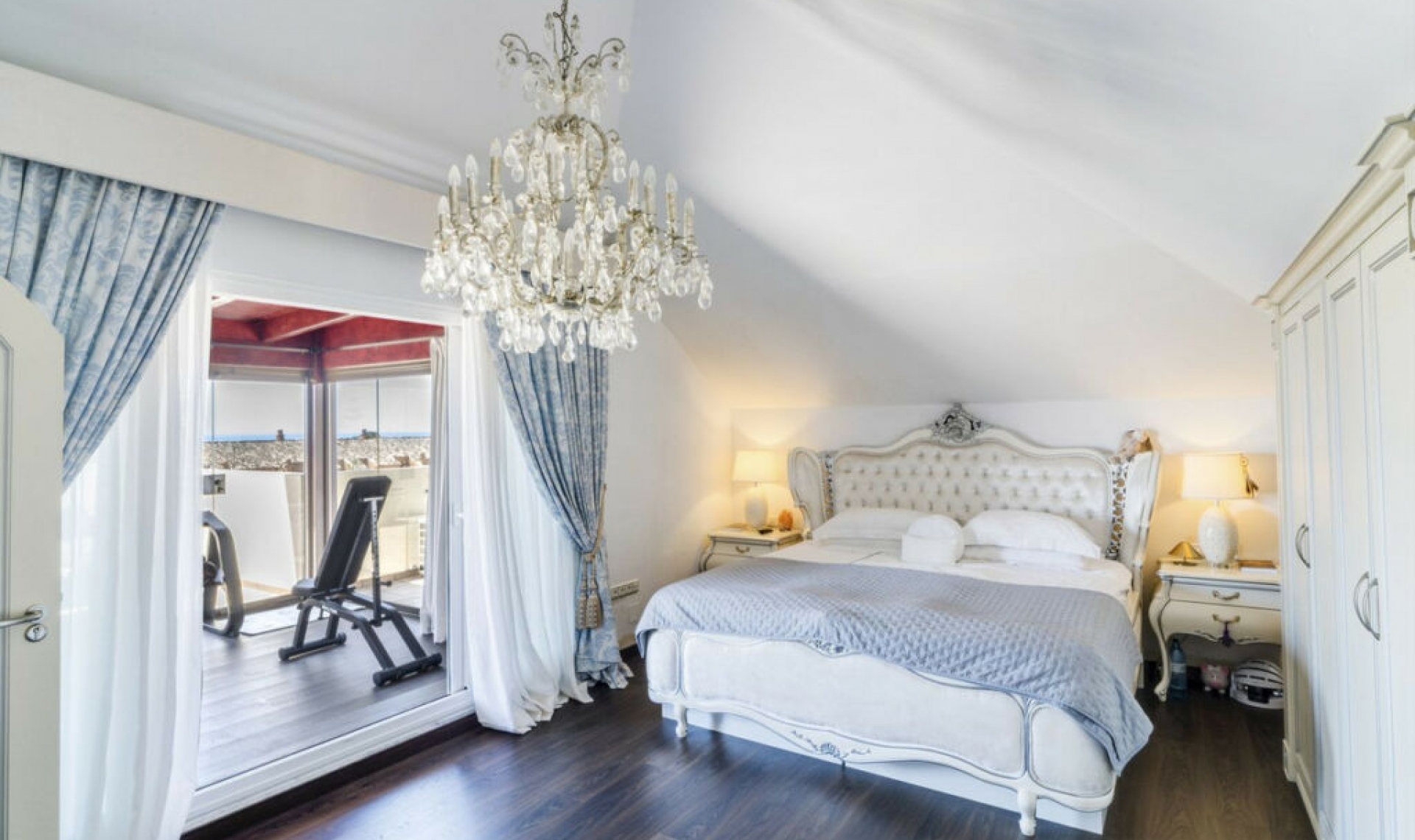 Resale - Apartment -
Bahía de Marbella